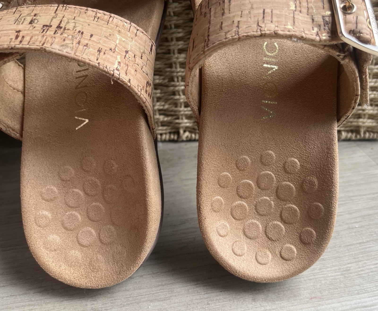 Vionic Skylar Adjustable Slide Sandals Gold Cork Orthotic Adjustable Comfy Sz 8