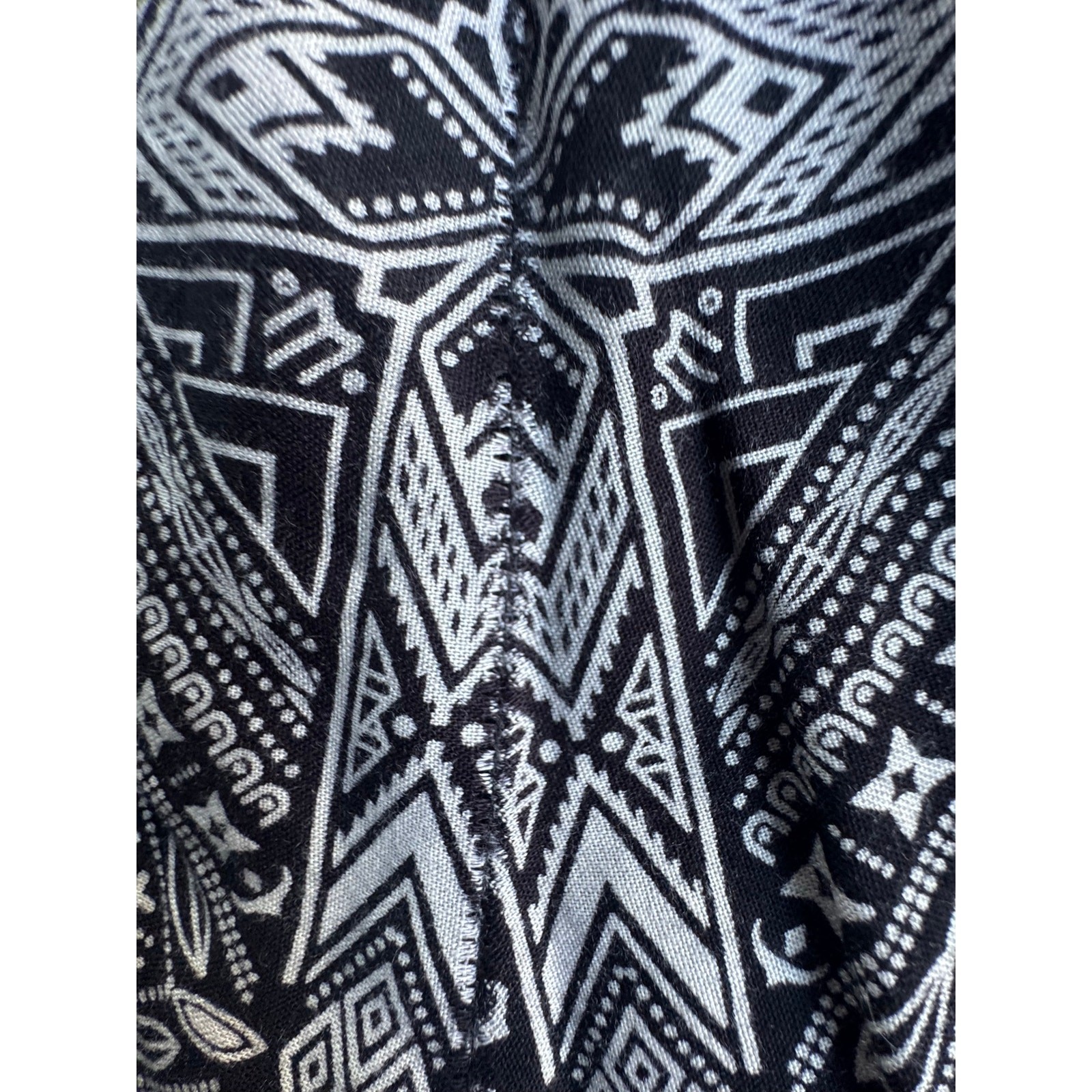 KAVU Womens Large Geometric Tribal Print Smocked Elastic Waist Lounge Shorts B&W