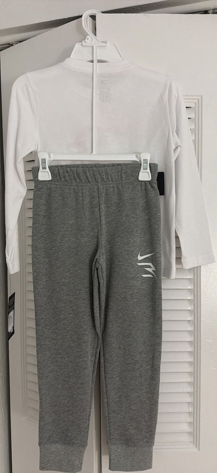 Conjunto de pantalones Nike de 2 piezas para niños M Camiseta gráfica de manga 6