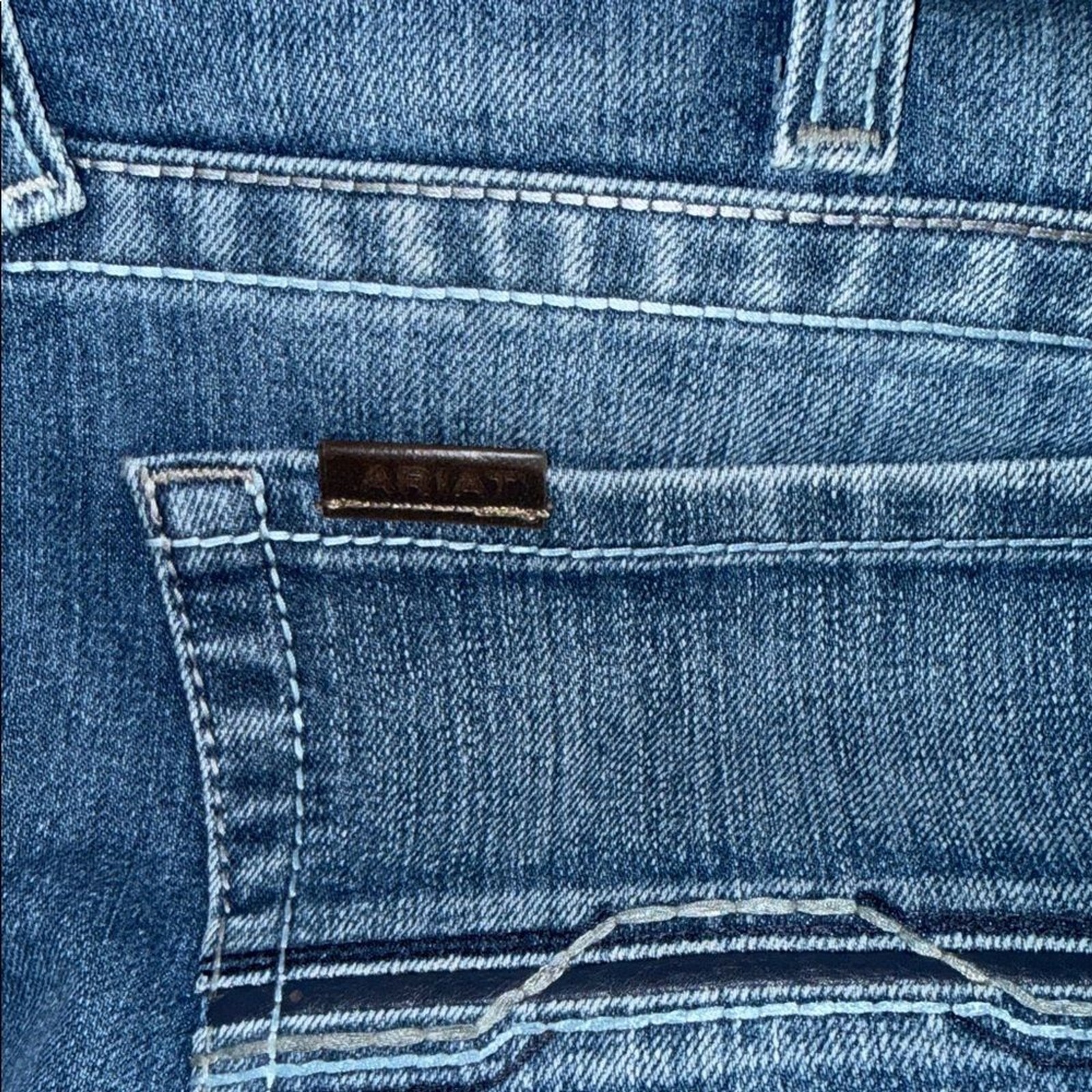 EUC 36X34 Ariat Light Blue Denim Jeans
