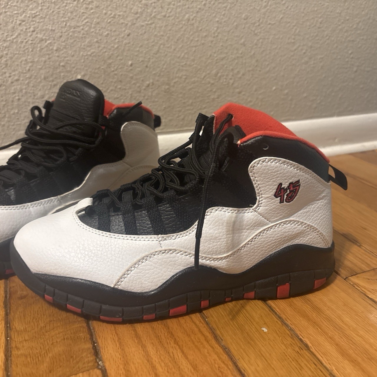 “Double Nickel” Jordan 10 Mid Top Leather Sneaker Men’s 8.5 White/Red no box