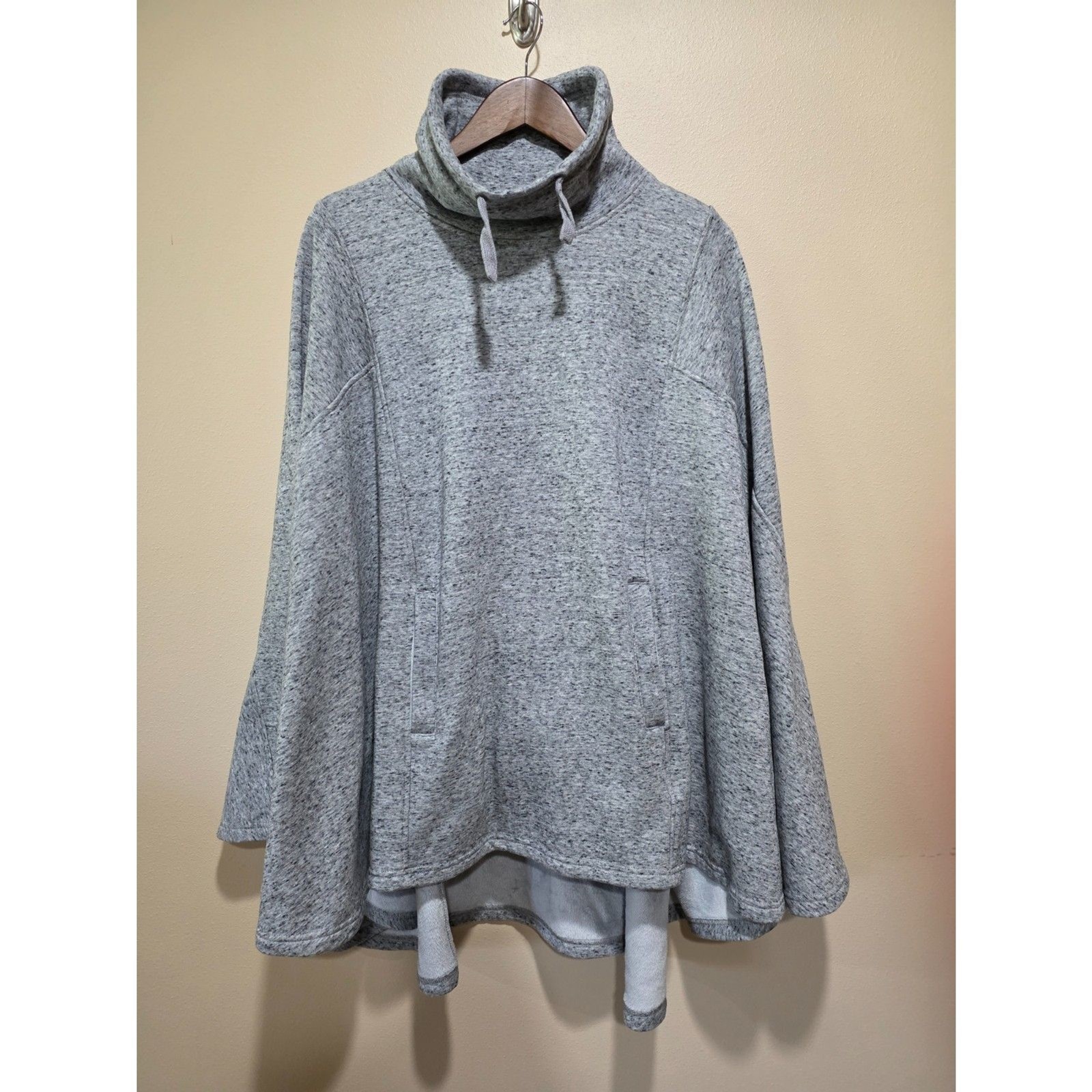 UGG Gray Cowl Neck Poncho Sweatshirt XL Cozy Fleece Athleisure Cape Top