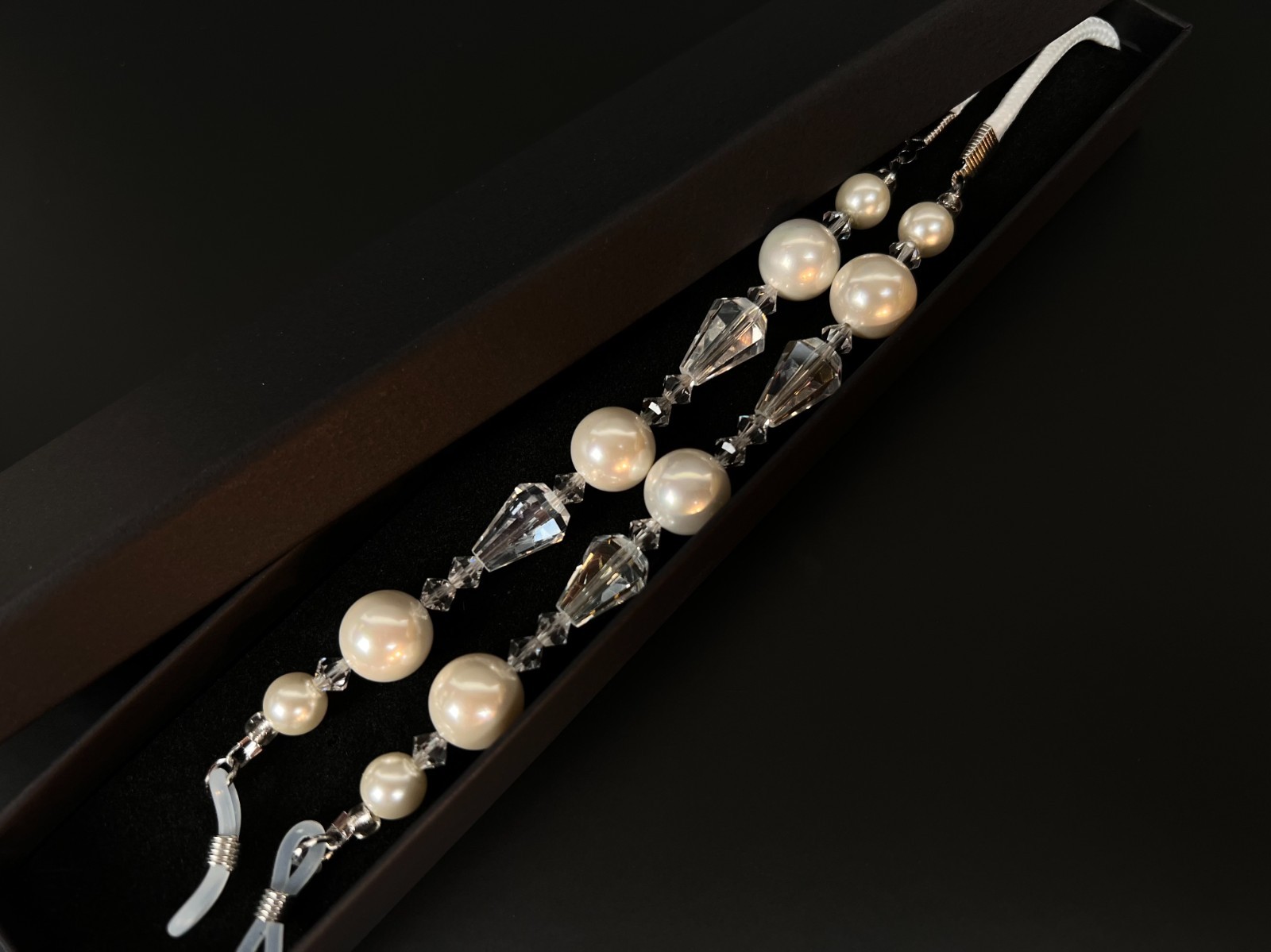 Handmade Eyeglass Chain: Crystal Glass Beads, Clear, Pearl, Dazzling!