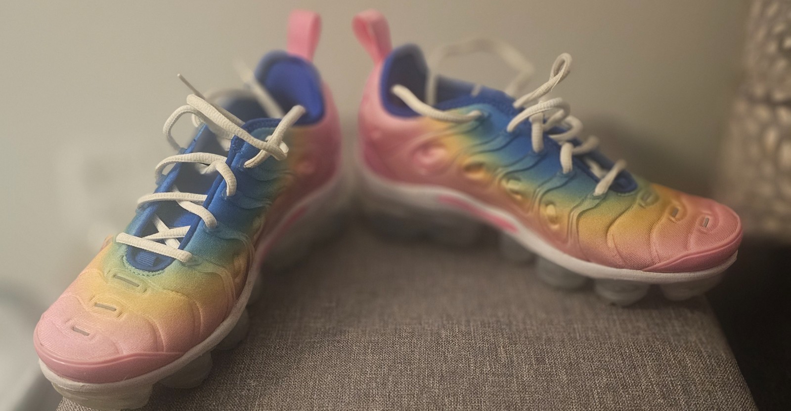 nike vapormax air size 6 pink, blue, and yellow