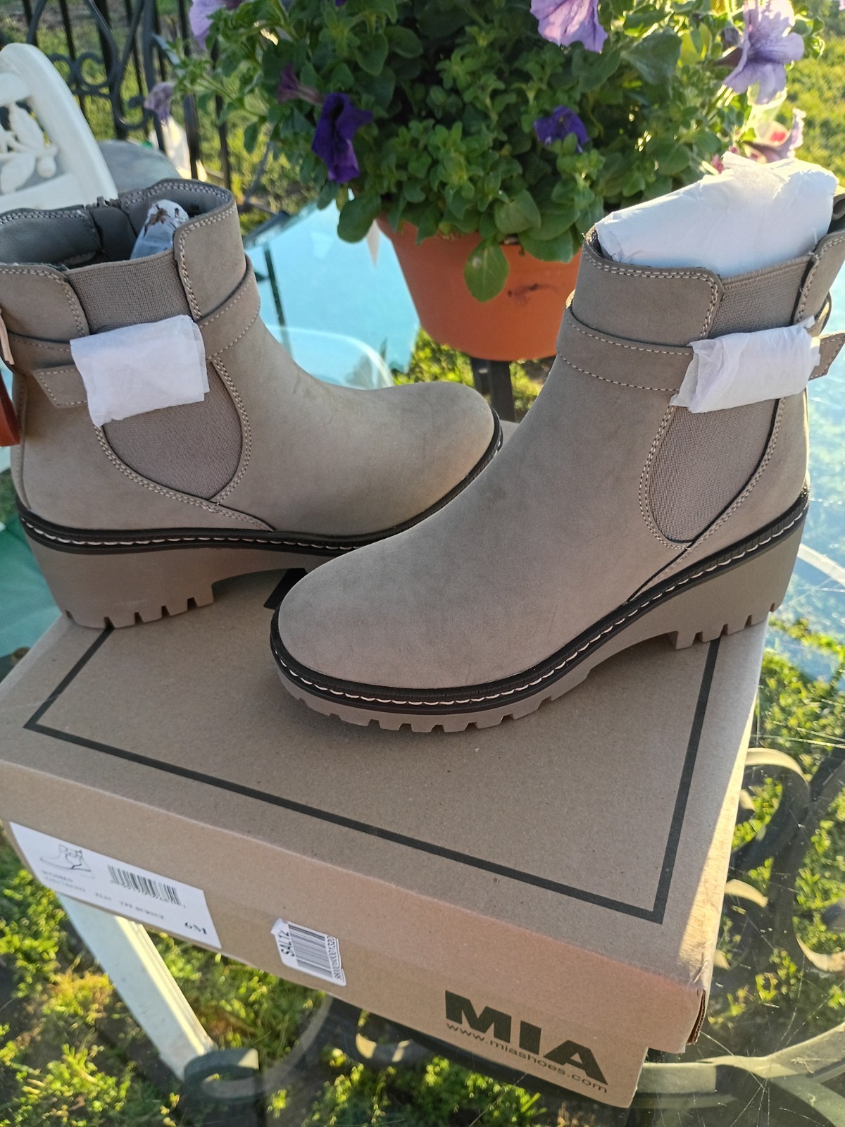 MIA Boots Size 9