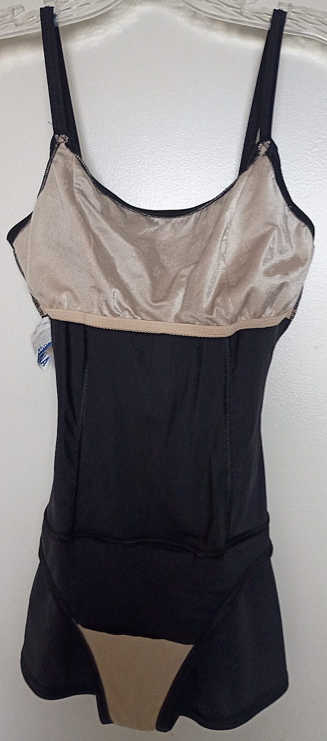Christina 80% nylon, 20% spandex solid black skirted swimsuit Size 14