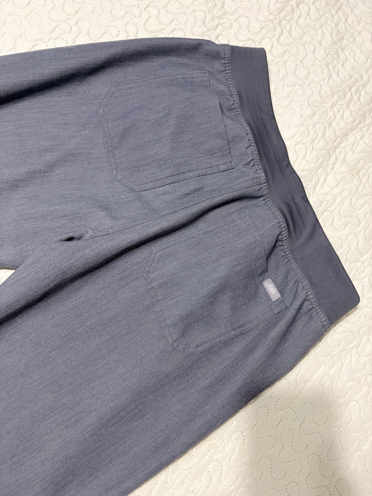 FIGS Technical Collection Gray Solid Scrub bundle 1 Top S & 2 Pants Womens M