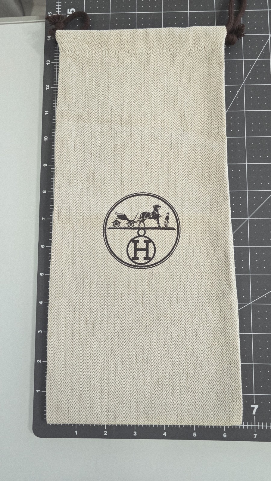 Hermès Set of 2 Beige Drawstring Dustbags with Logo Accent Designer 14×6.25in