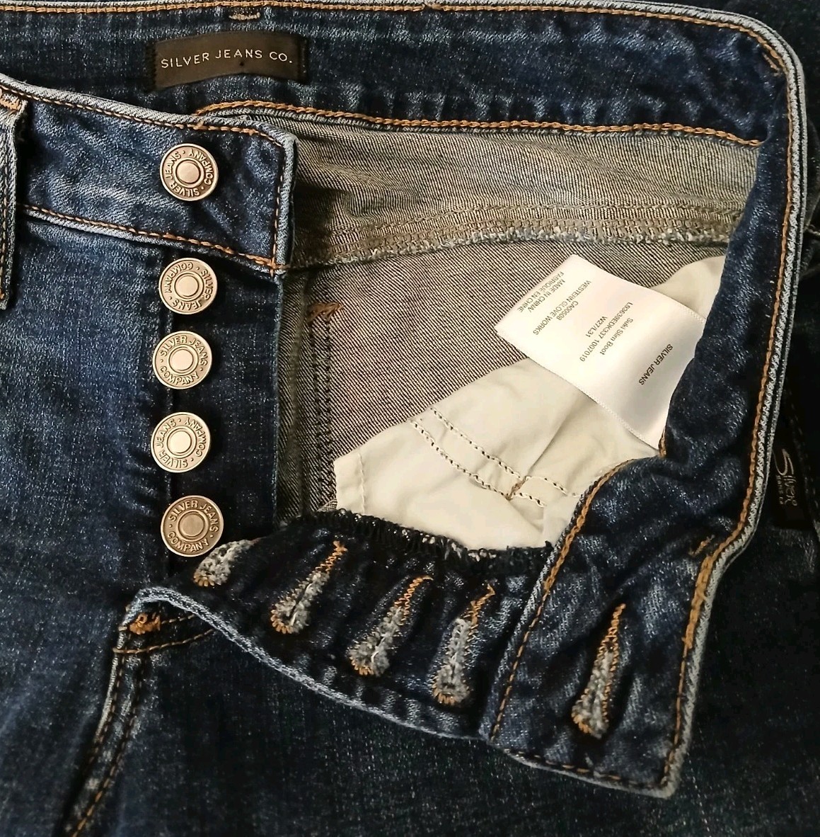 Silver Jeans 27 Suki Slim Boot Cut Button Fly Dark Wash Blue Denim Stretch
