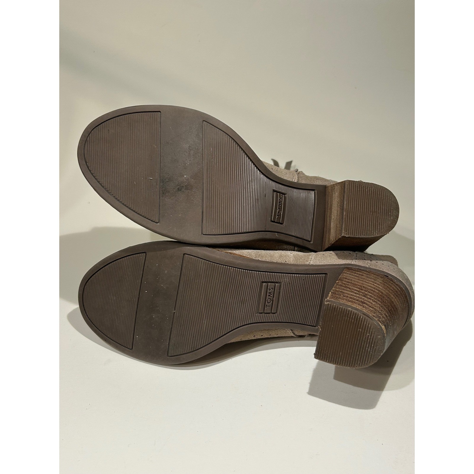 Toms Majorca Peep Toe Booties Taupe Perforated Suede Tassel 7 10004983