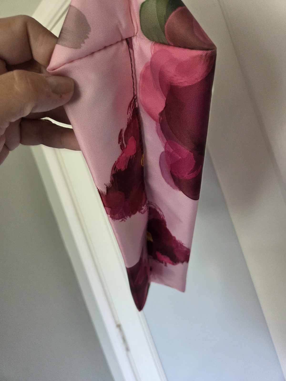 Clinique Pink Floral Tote Bag Burgundy Shoulder Straps Lined Inner Pockets