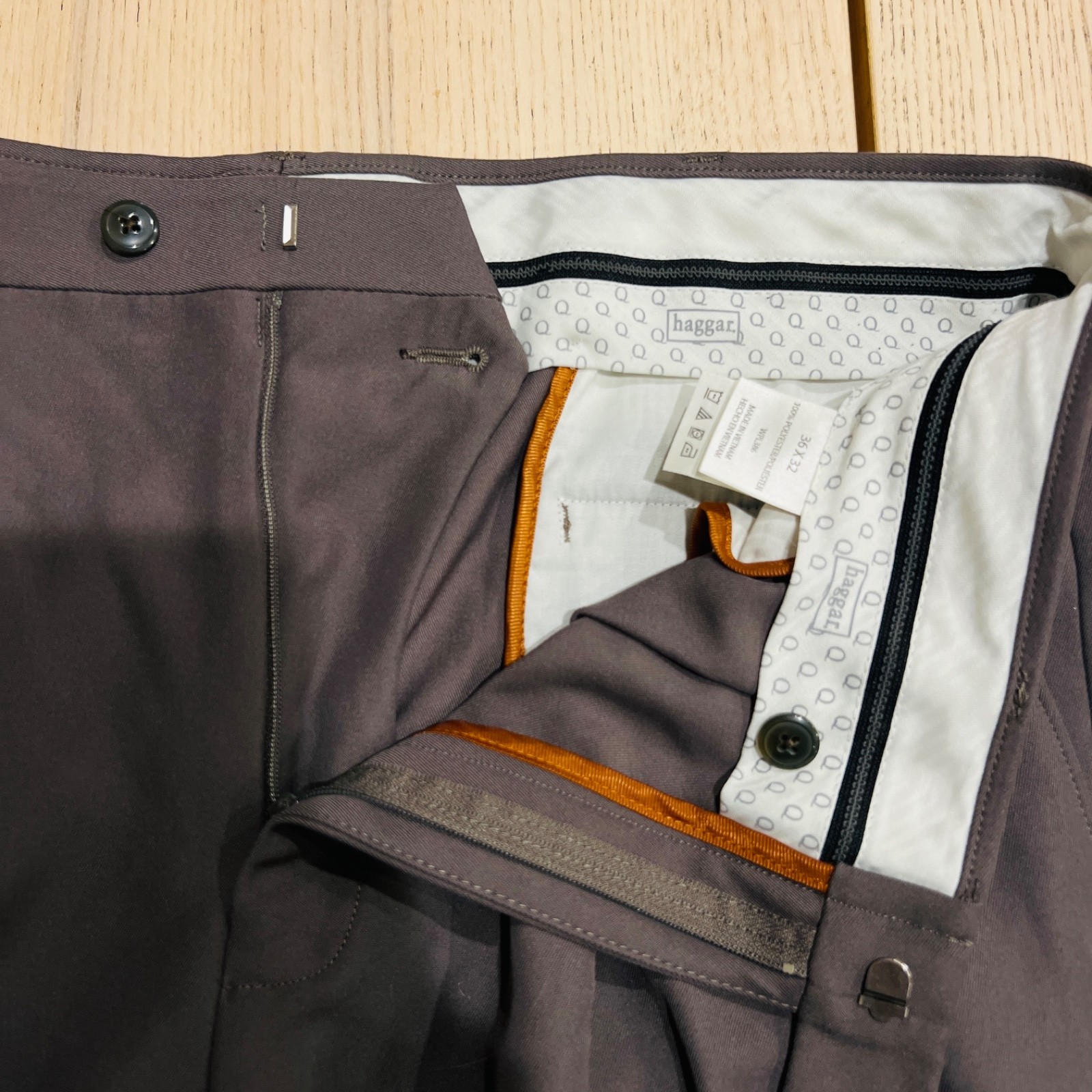 Haggar mens dress pants Gray 36×32 classic fit WPL386 Pleated Cuffs work office