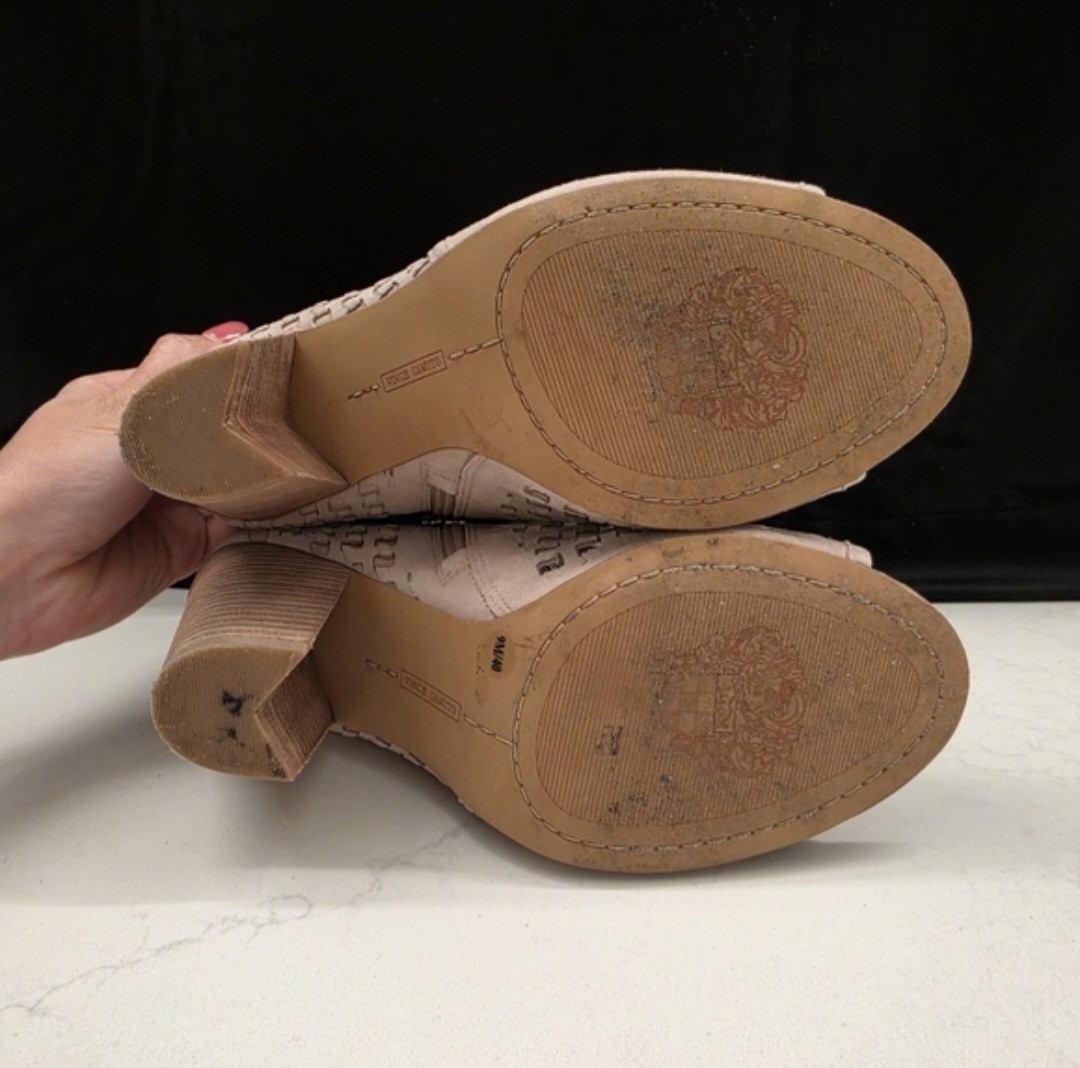 VINCE CAMUTO Perforated Peep Toe Booties Nude Blush Block Heel Size 9