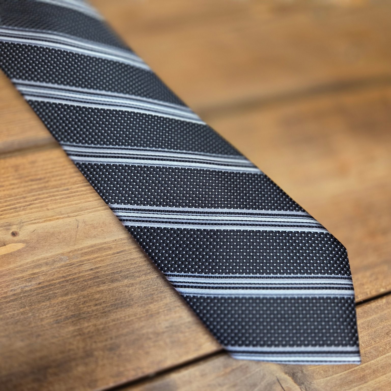 Bruno Piattelli Men’s Tie Black Silver Classic 57-60″ Silk