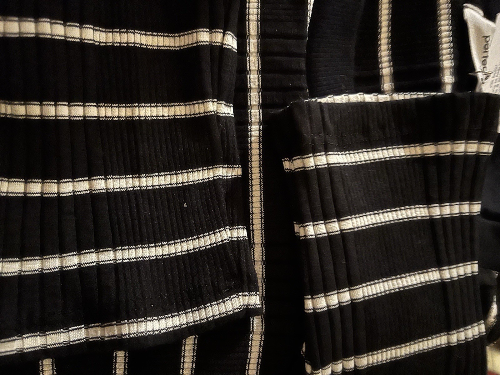 PERFECT WHITE TEE NWT Black White Ribbed Long Sleeve Sweater Sweatshirt Medium