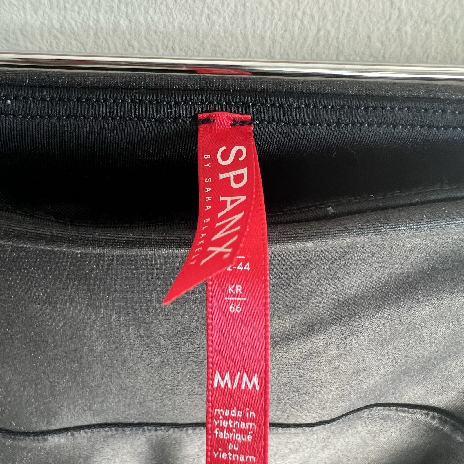 SPANX Leggings Size Medium Faux Leather Shiny MOTO Very Black 20136Q