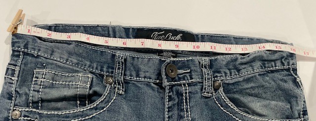 True Luck Men’s Blue Jeans Size 32×32 Medium Wash Stretch Denim Embroidered Flap