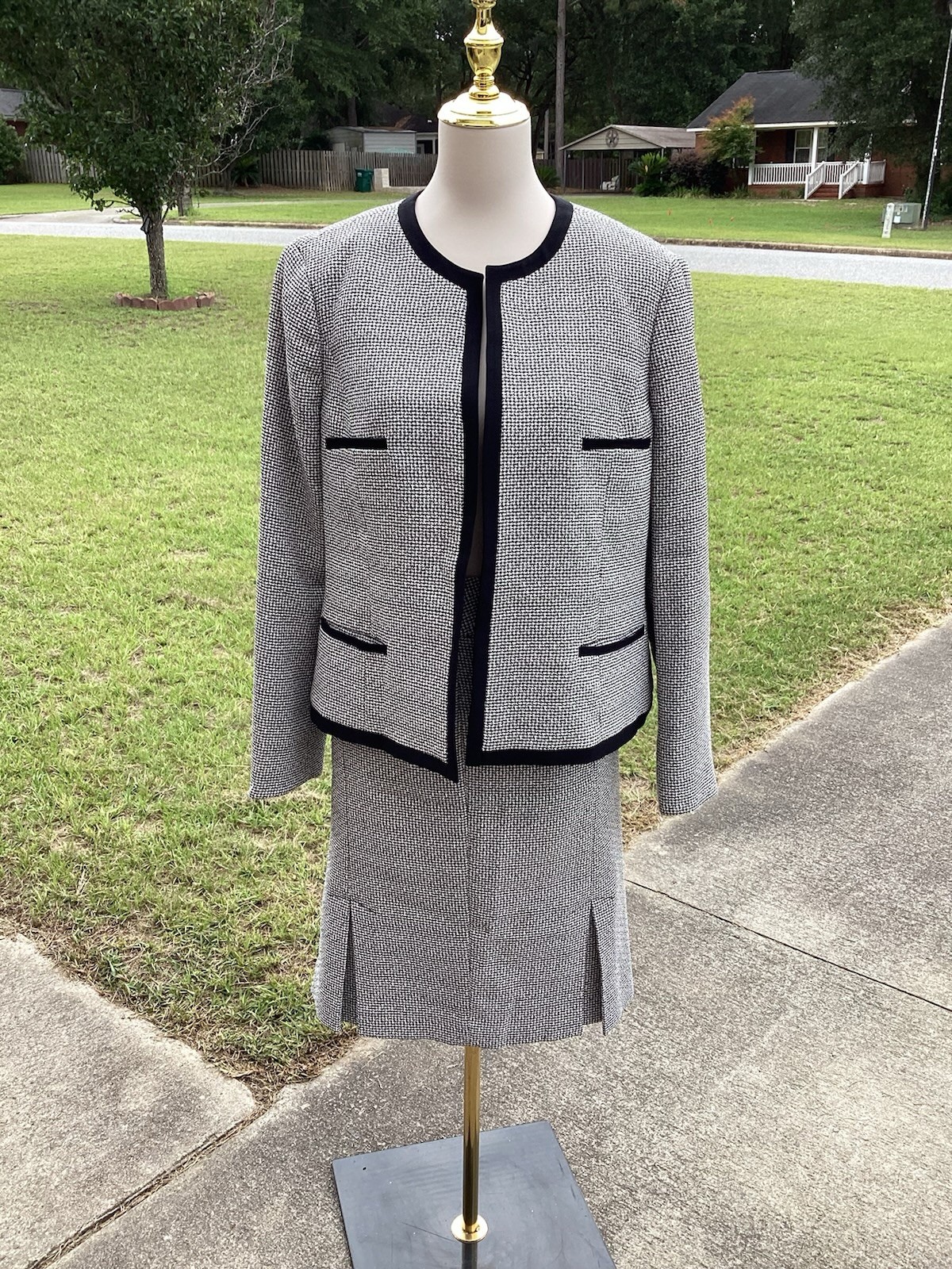 Kasper Women’s 2-Piece Skirt Suit Set Jacket Size 14 Skirt Size 12
