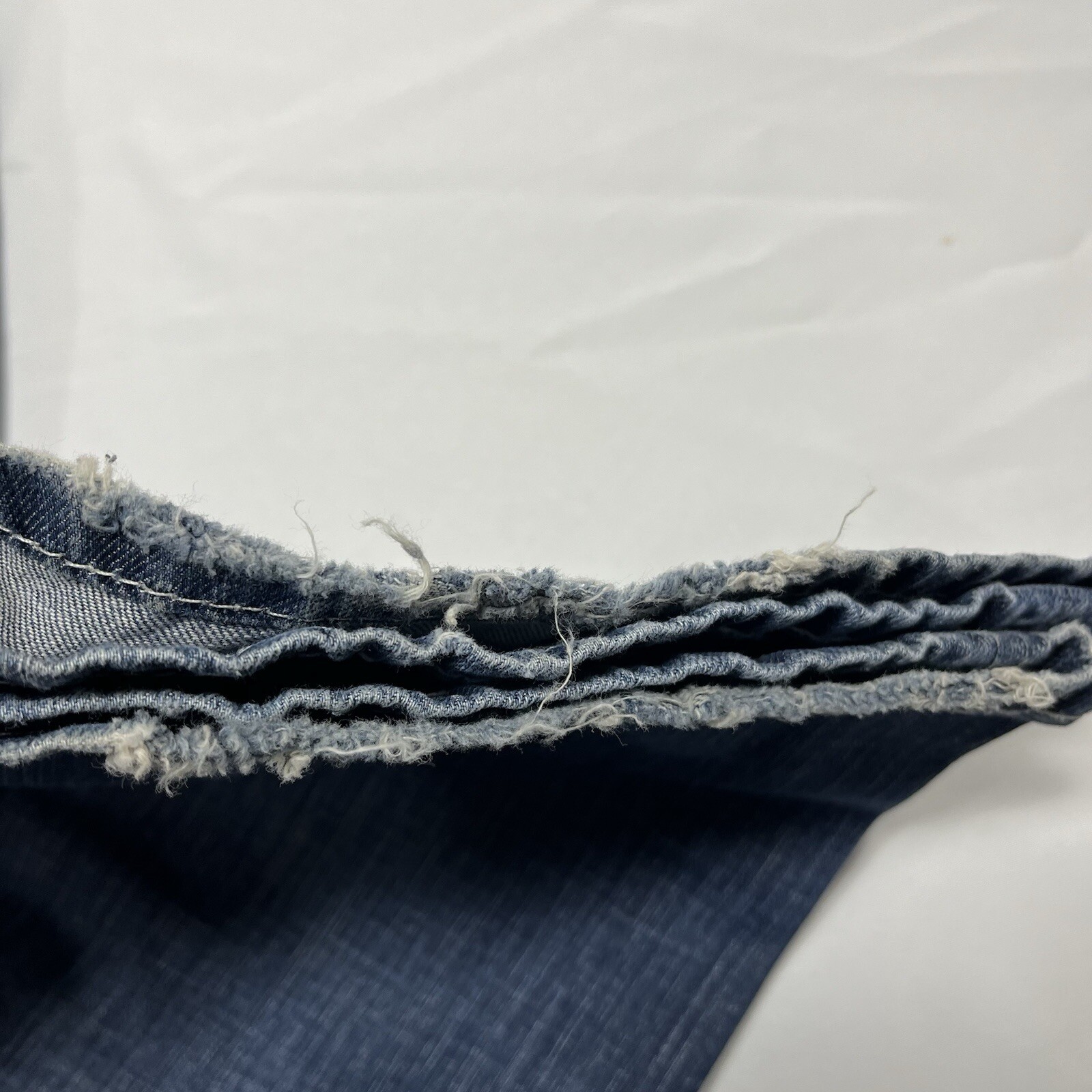 Men’s Buckle BKE Tyler Size 32R (30×30”) Denim Blue Jeans Distressed Frayed Cuff