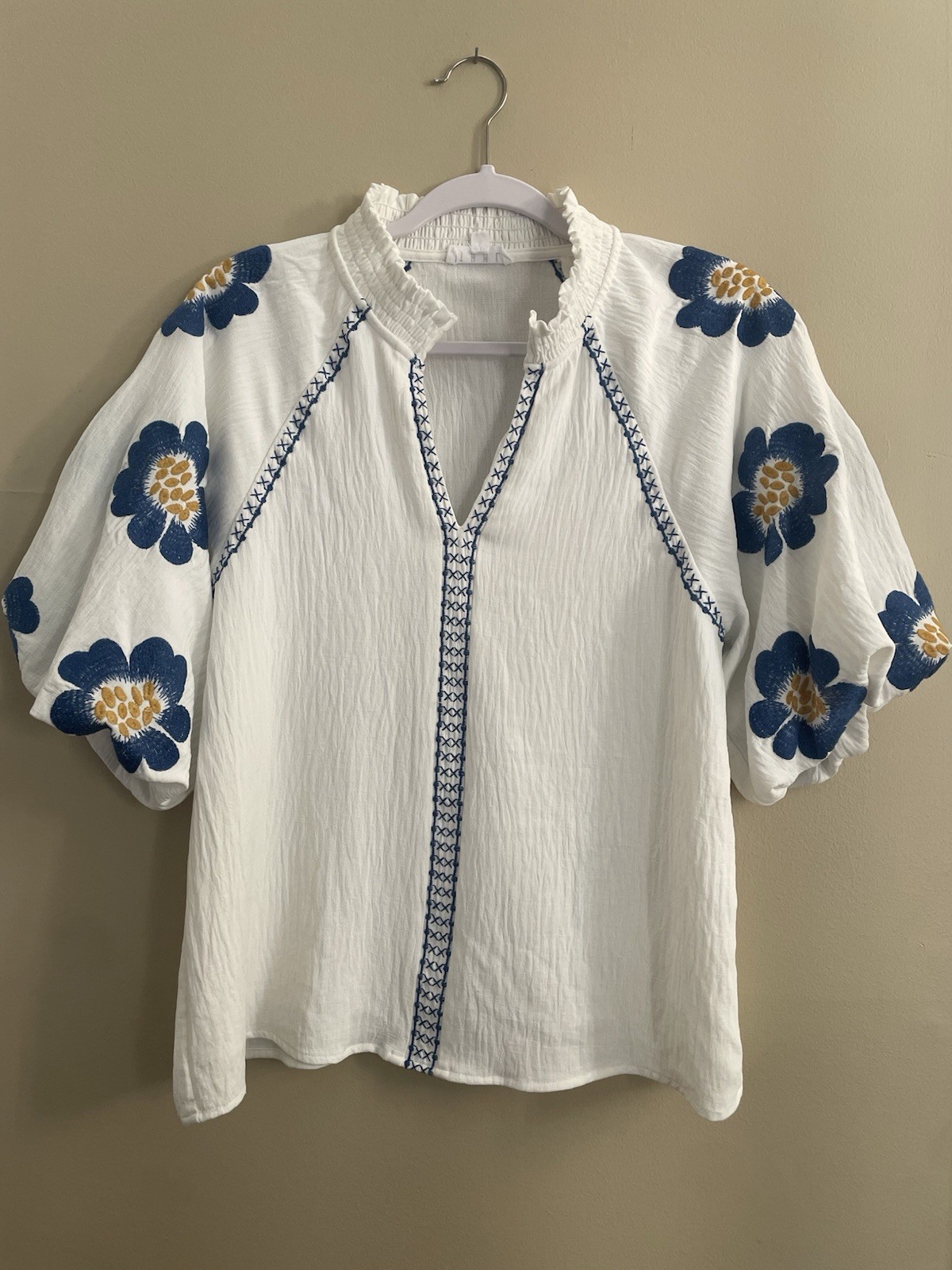 Anthropologie Embroidered Flower Sleeve Top THML Bohemian Puff Sleeve Size S