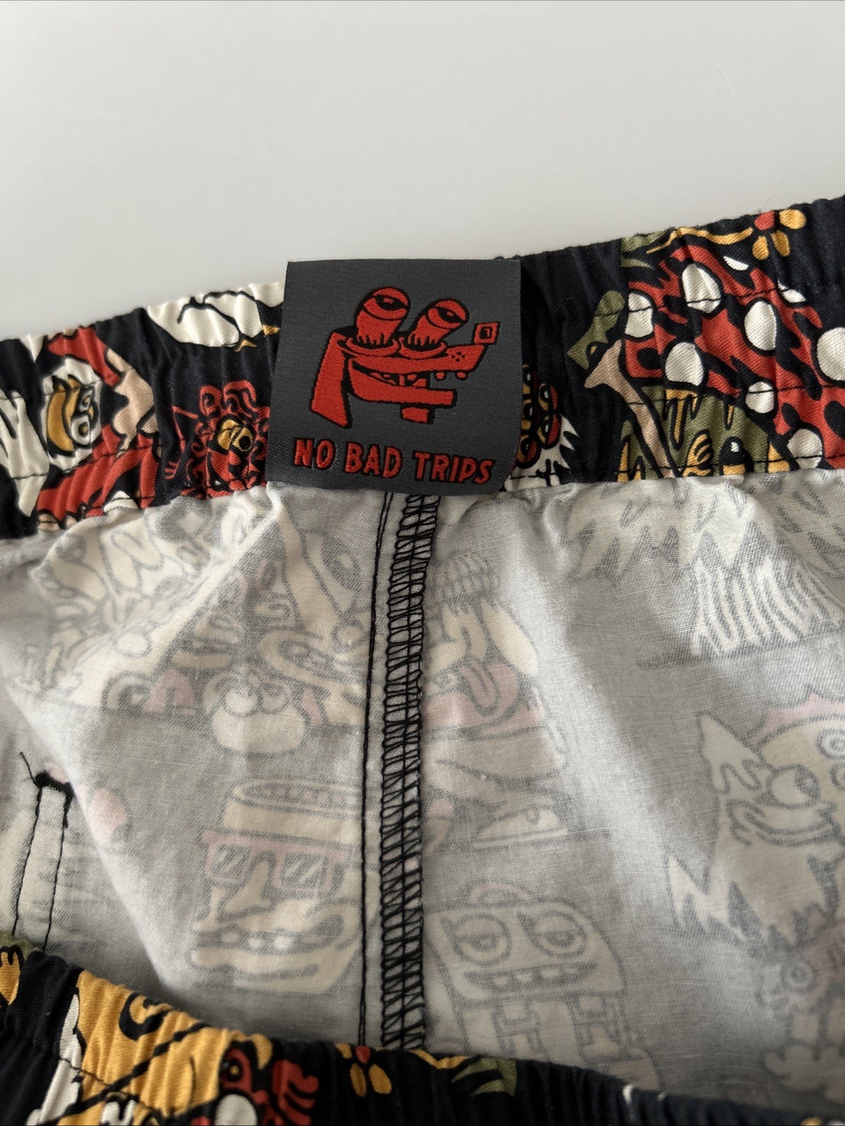 Killer Acid Men’s Get Lost Shorts Size Medium Camp All Over Graphics Black