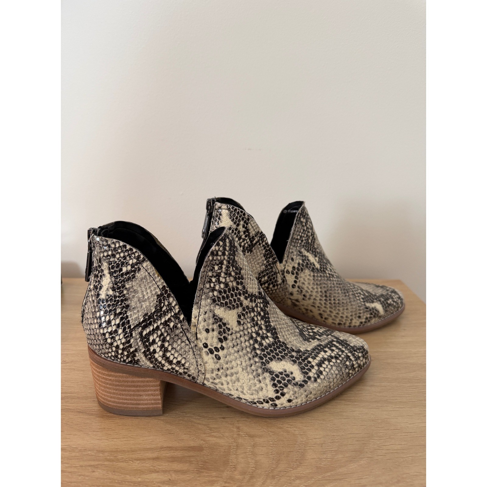 Blondo 7.5 Esmee Waterproof Snakeskin Print Ankle Boots Grey Cowgirl Boho