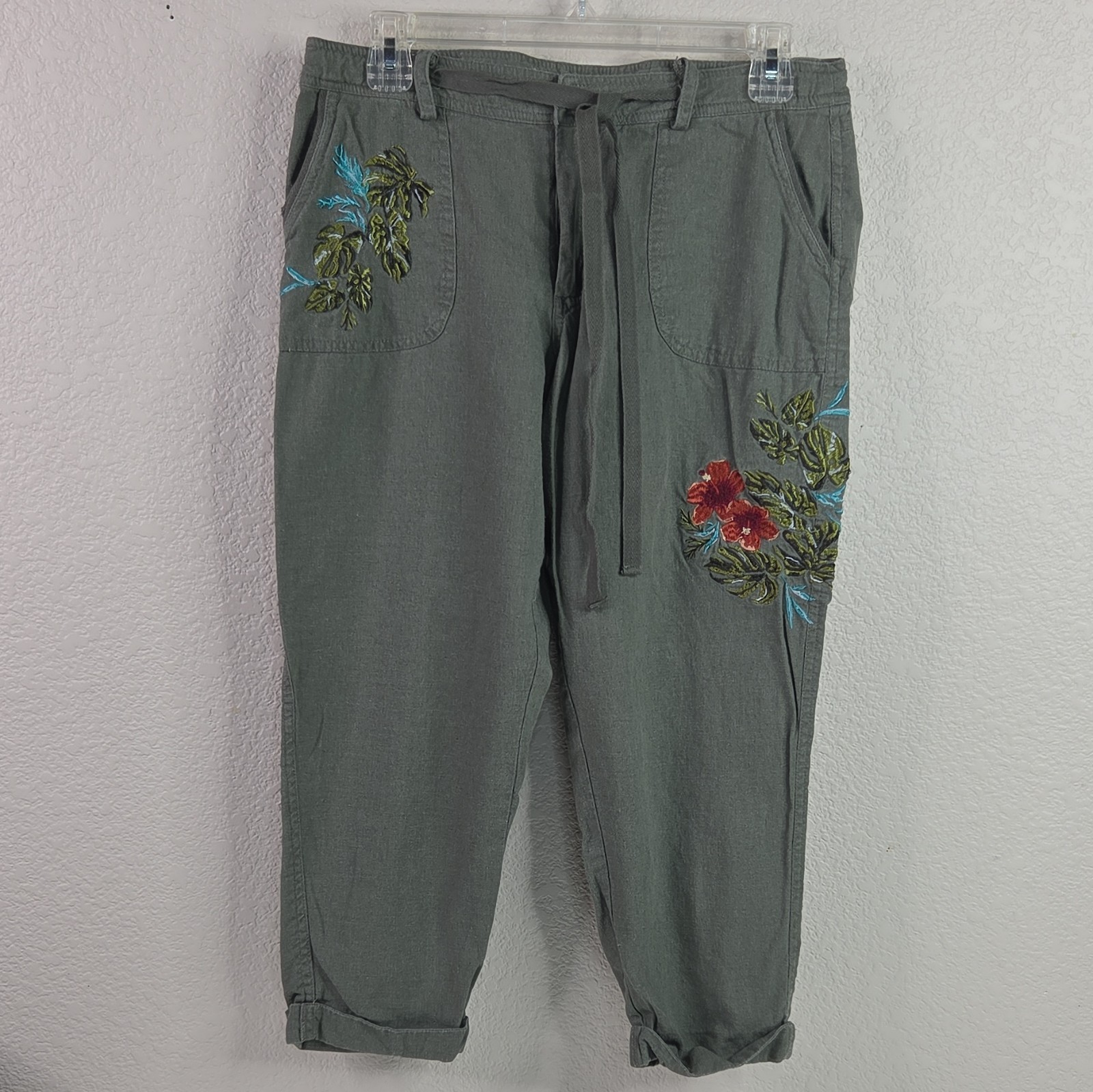 Women’s Green Linen Floral Embroidered Ankle Pants