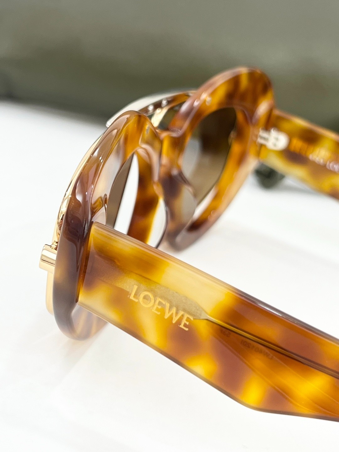 Loewe Aviator Sunglasses Tortoise Shell Frame Street Commute LW40120I 59‑13‑140
