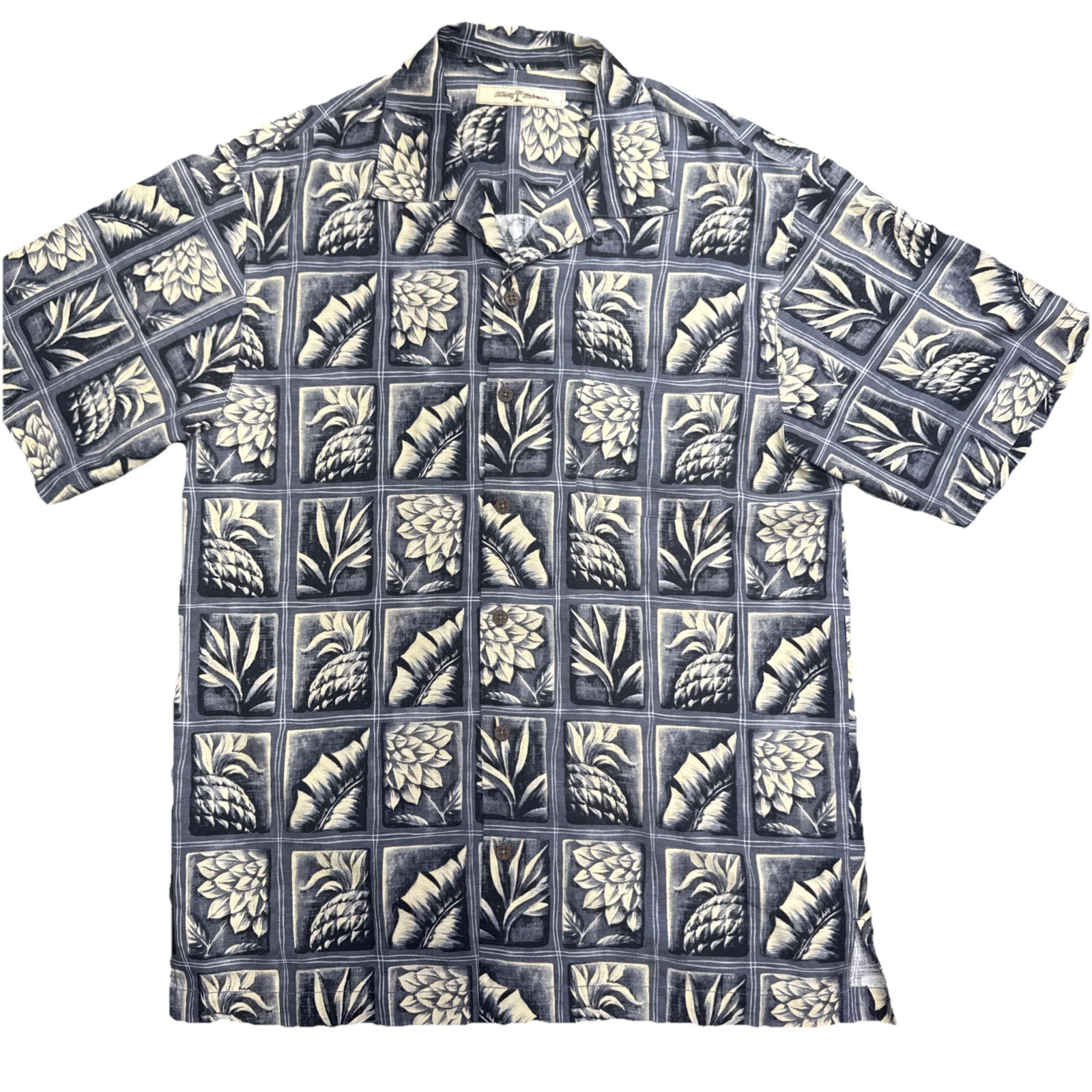 TOMMY BAHAMA MENS 100% SILK WOODEN BUTTONS PINEAPPLE & PALMS DESIGN SIZE SMALL