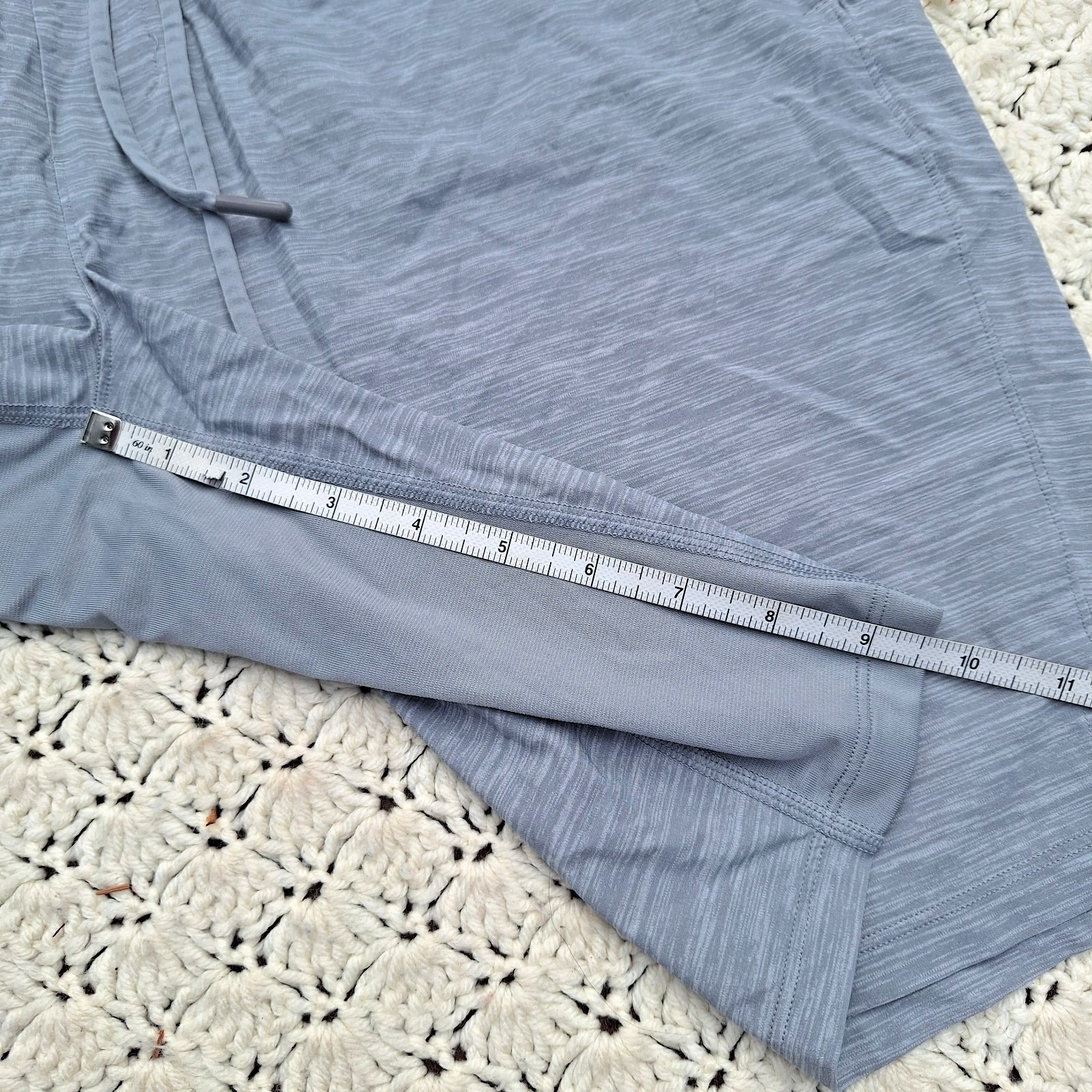 Lululemon Mens T.H.E. 9″ Lined Athletic Workout Hiking Stretch Shorts – Medium