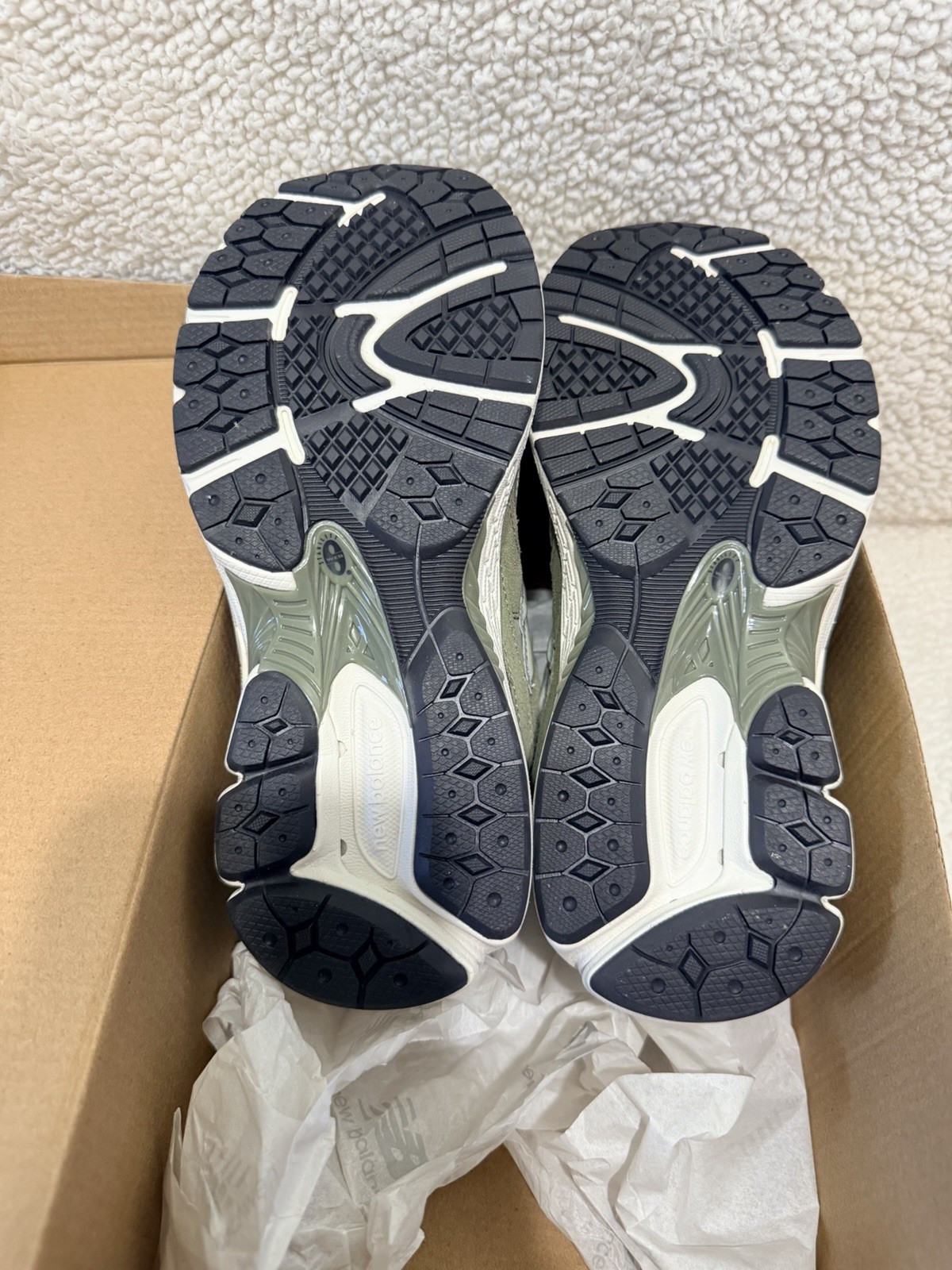 New Balance 2002R Unisex Kids Athletic Sneakers US 5 M Green/Gray Suede GC2002CA