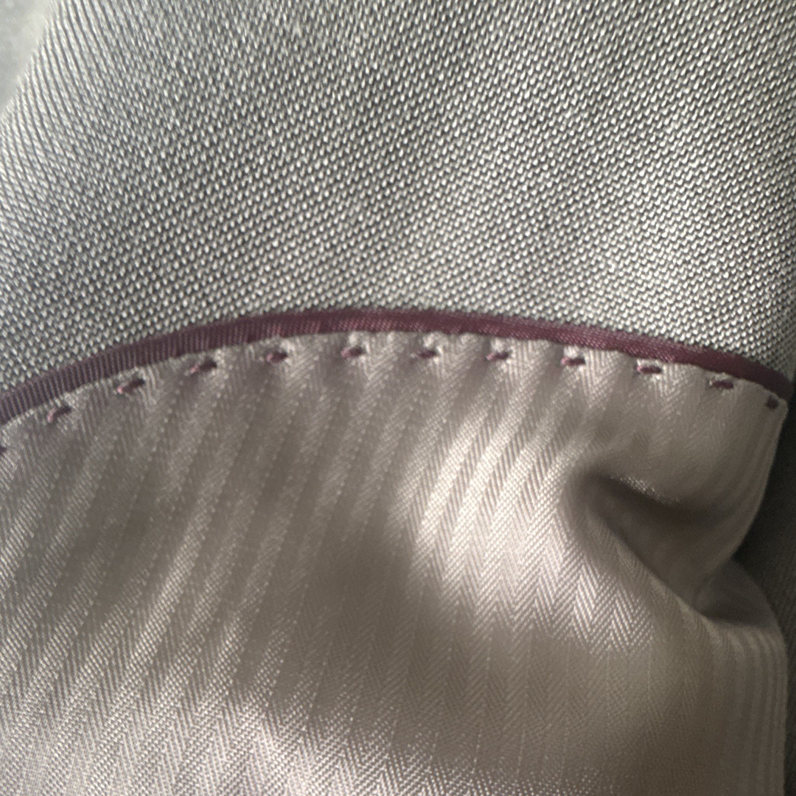 Giorgio Ferraro 2-Piece Gray Herringbone Suit 42R 36W Regular Fit