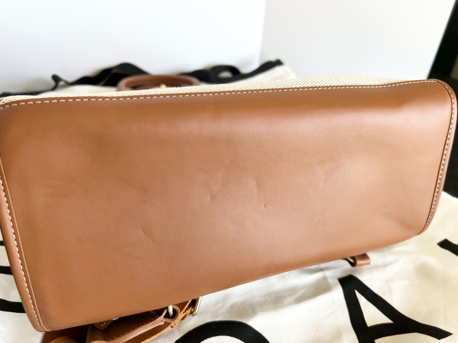 Oleada Coast Backpack Canvas & Vegan Finish in color Sand