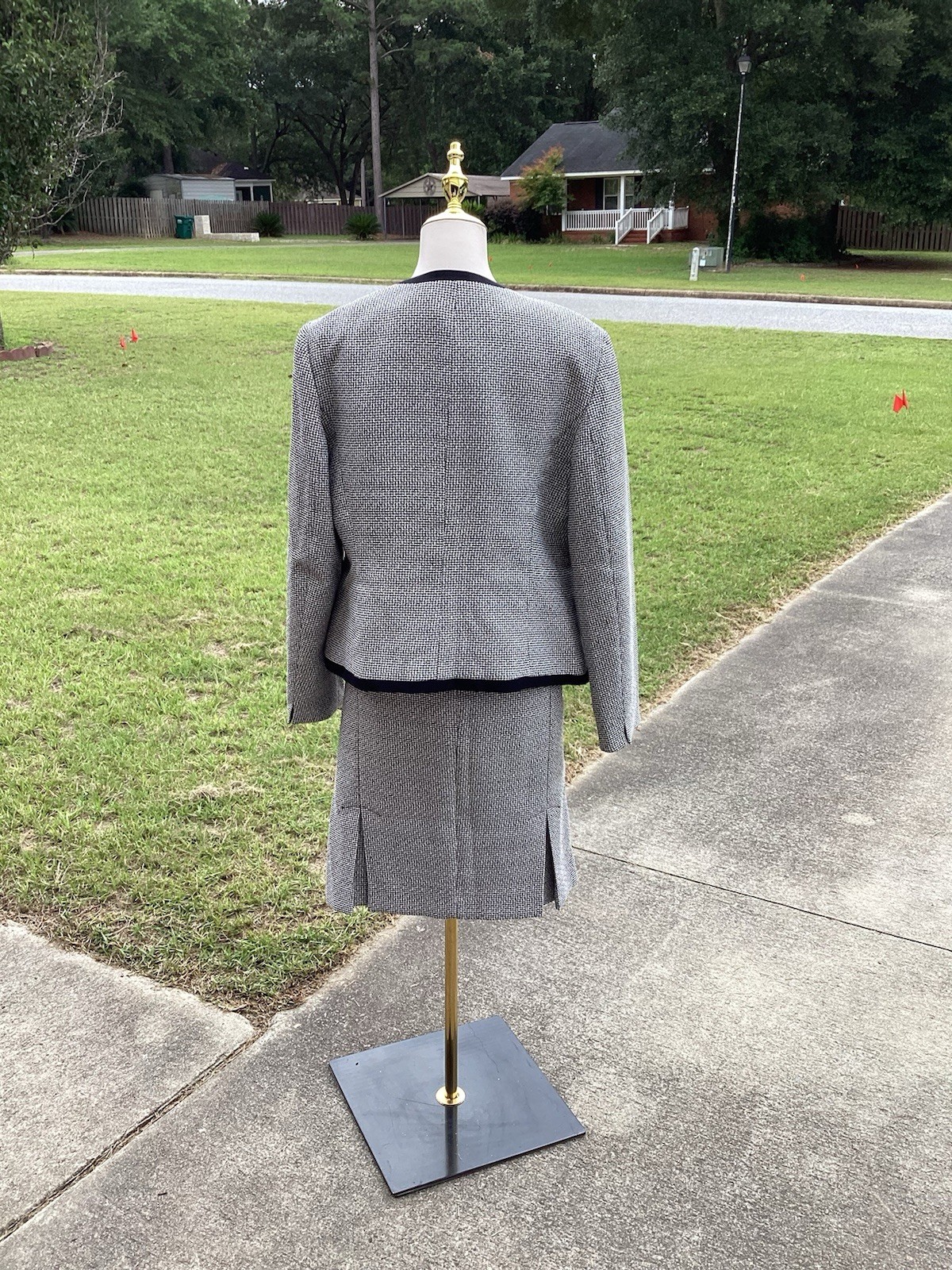 Kasper Women’s 2-Piece Skirt Suit Set Jacket Size 14 Skirt Size 12