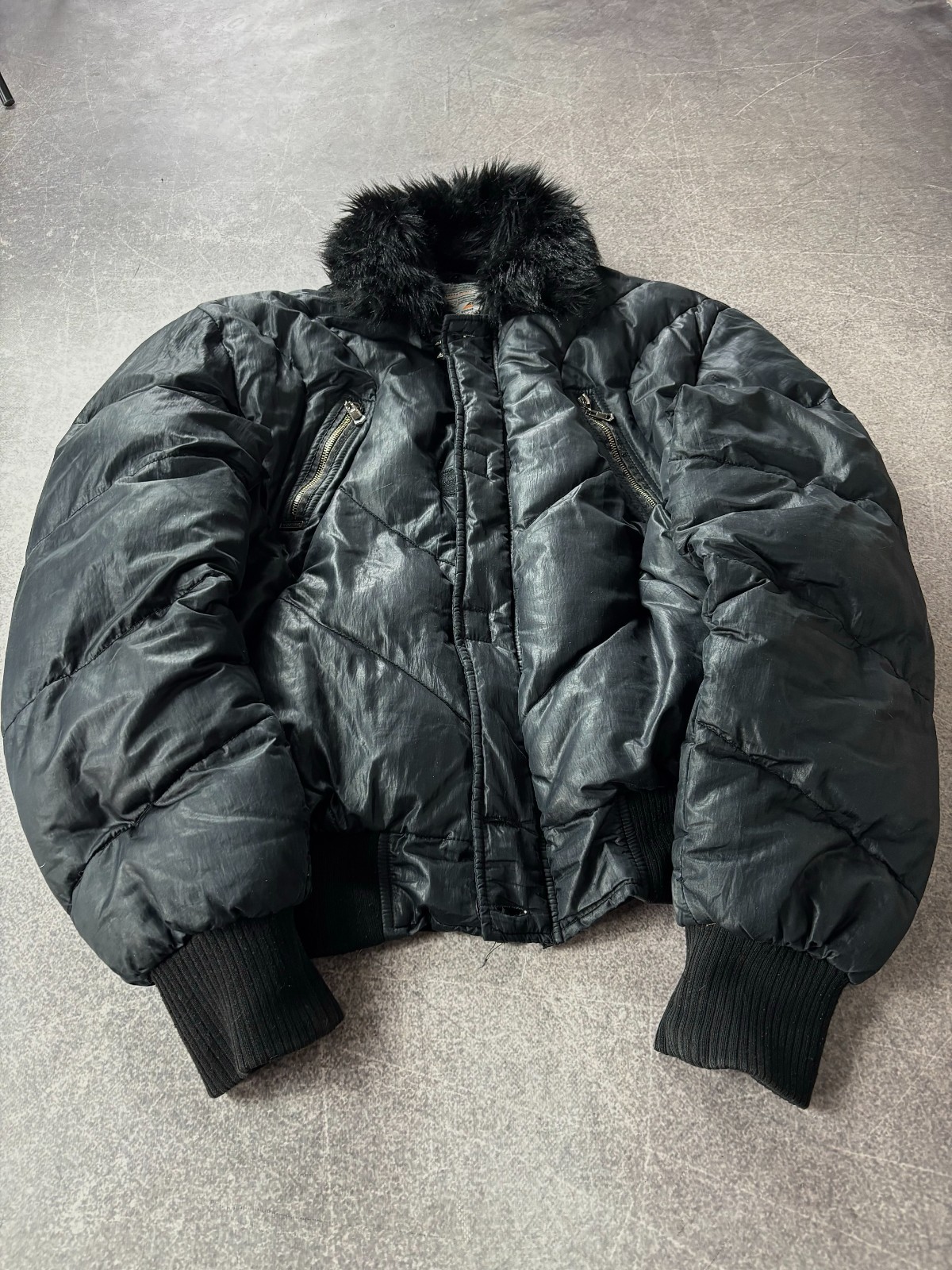 Vintage Y2K Black Puffer Bomber Jacket Faux Fur Collar Shiny Aviator Streetwear