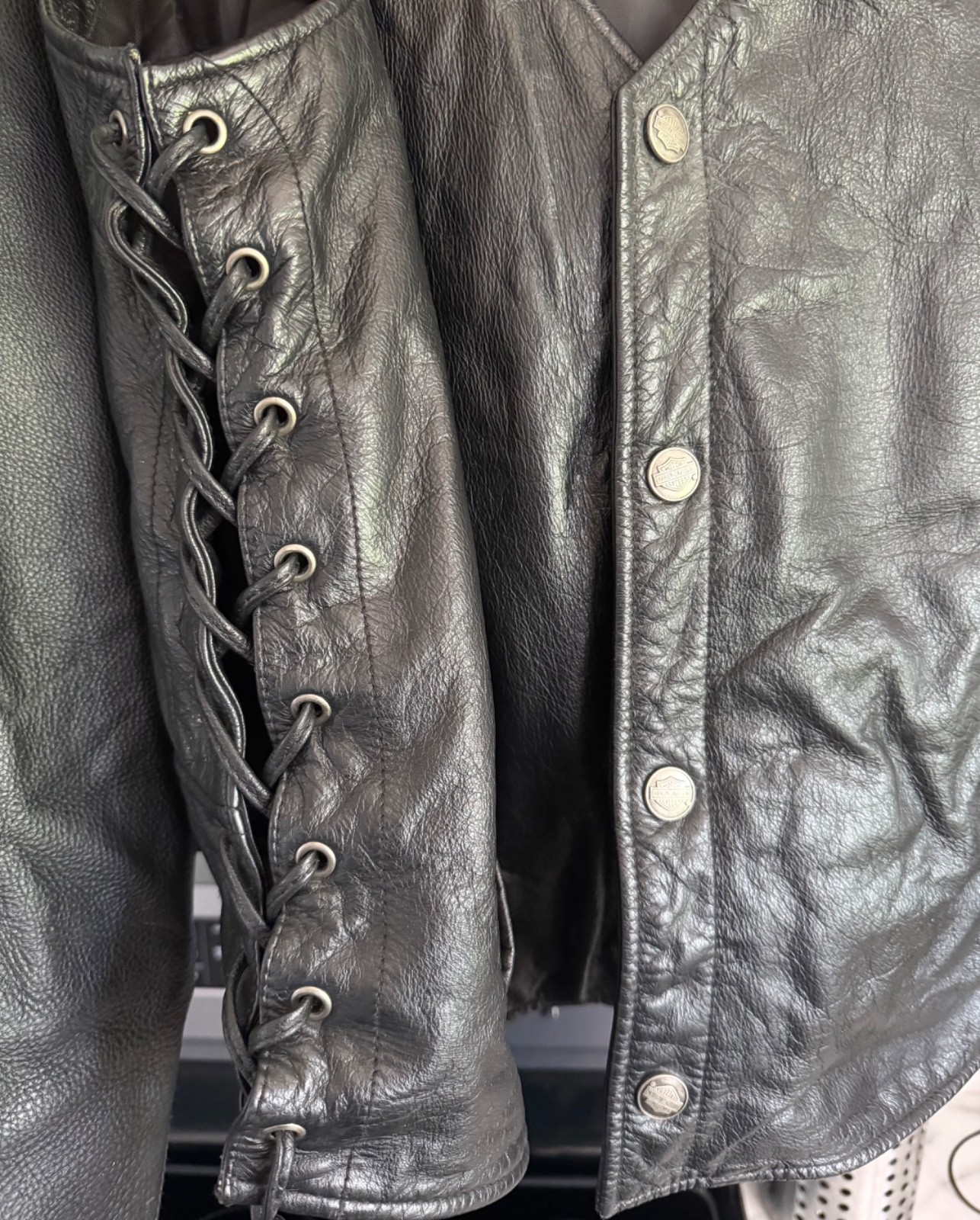 Harley Davidson Leather Jacket & Embossed Geniune back XL Men’s Sept 2009 tag