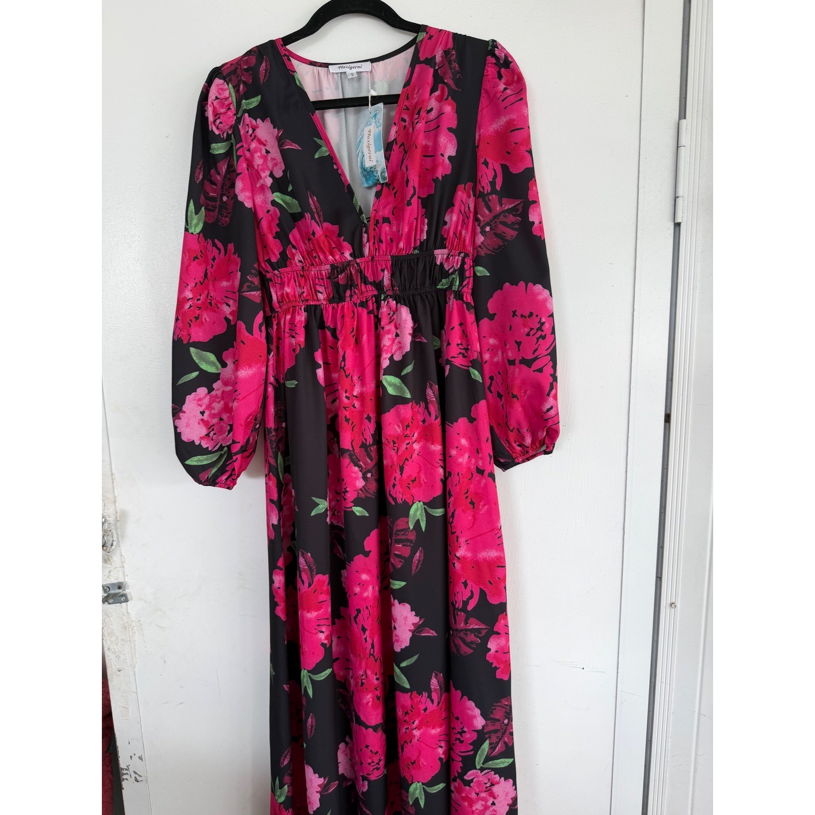 MaxigeruiPink Floral Maxi Dress Long Sleeve V-Neck Smocked Waist Black Small NWT