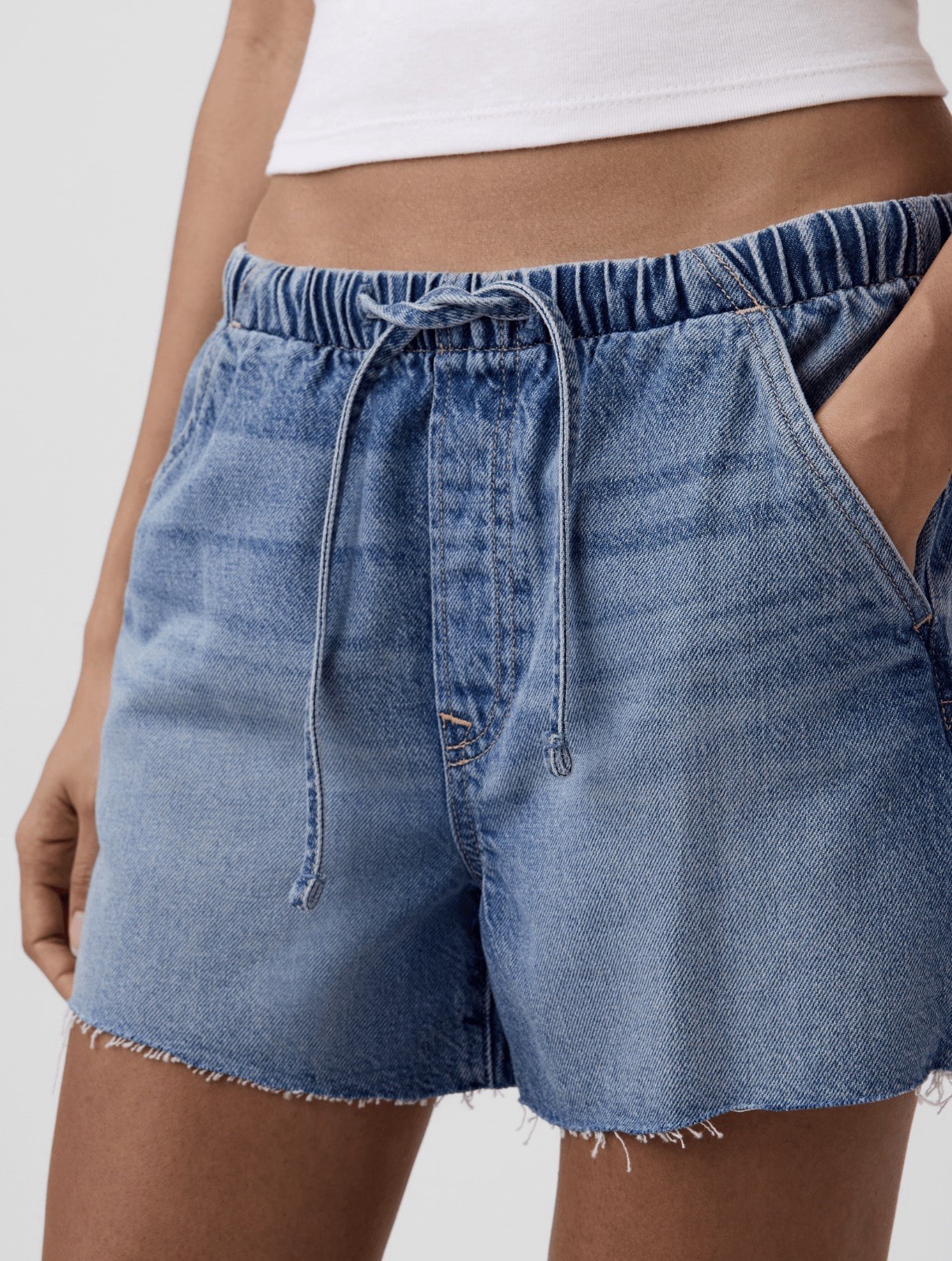 GAP Women’s 3.5” Low Slung Easy Denim Short in Medium Indigo