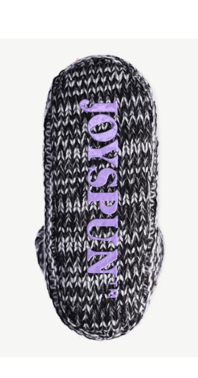 joyspun slipper socks with grippy soles. one size fits most. shoe size 7-9.5