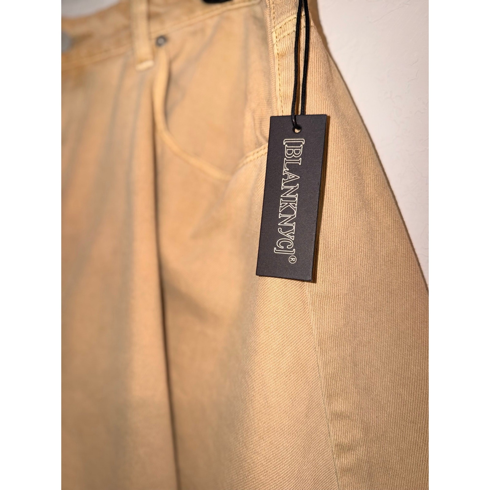 BLANKNYC Women’s Size 30 Tan Pleated Wide Leg Denim Shorts NWT