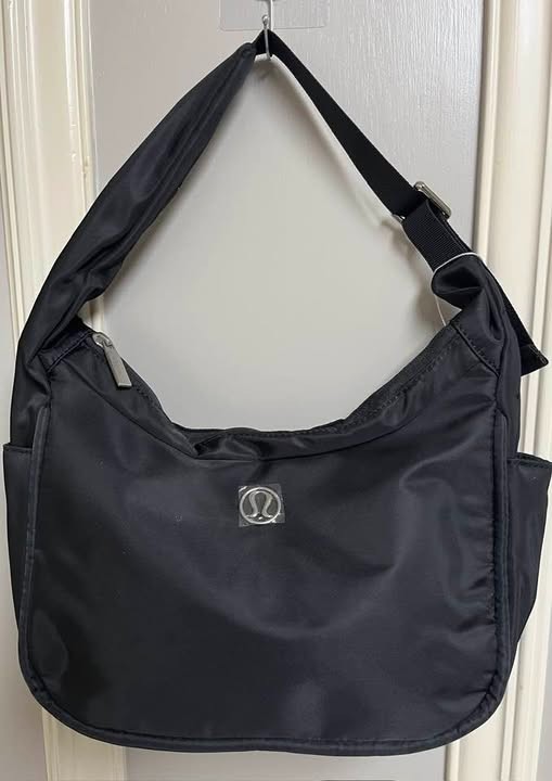 NEW Lululemon City Essential shoulder bag 4L Black
