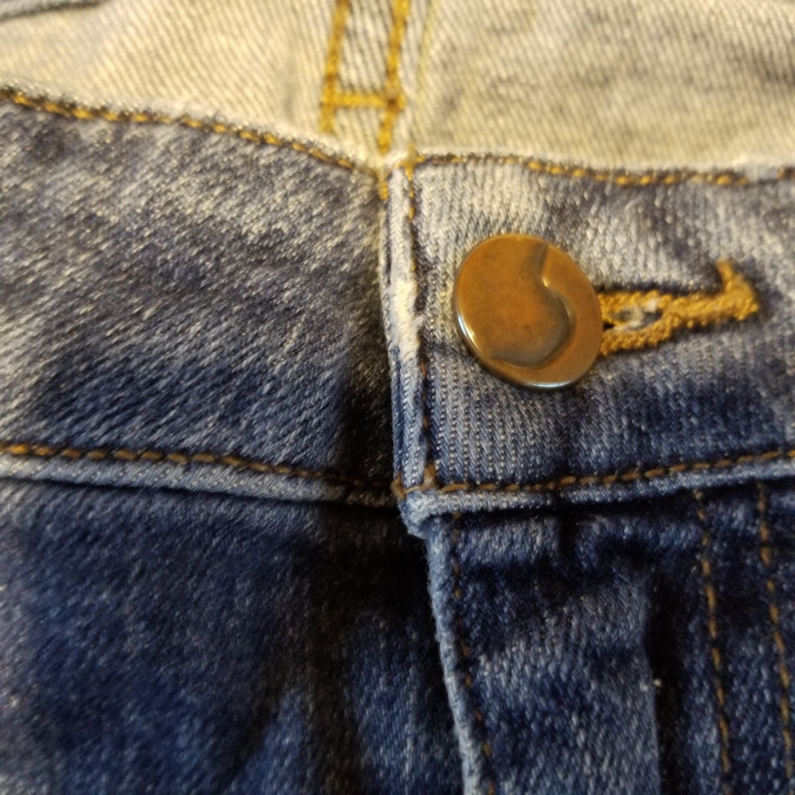 Joe’s Jeans The Icon Skinny Size 31 Mid Rise Distressed 98% Cotton