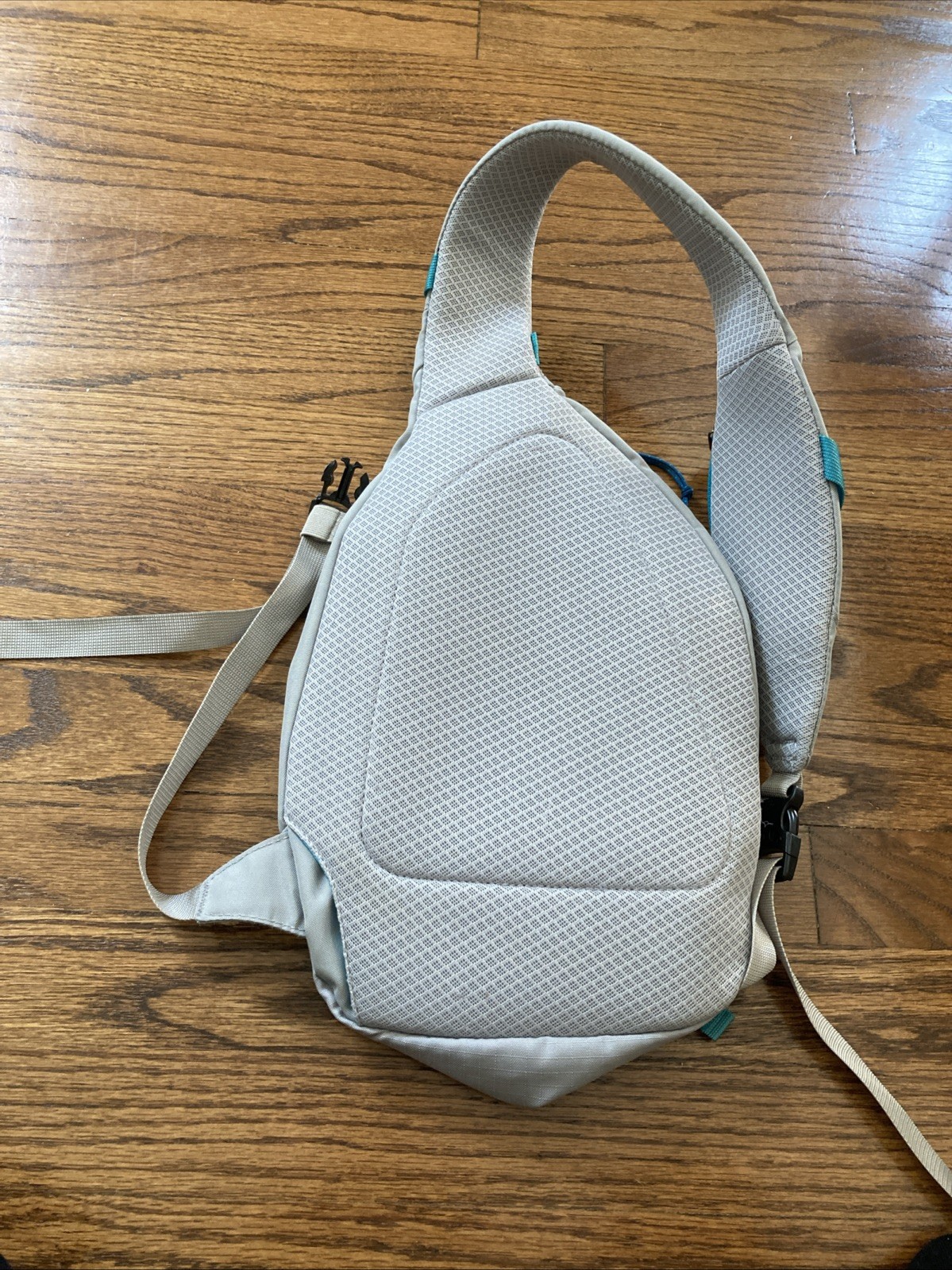 Patagonia Atom 8L Sling Backpack Tan Cream Teal Crossbody Hiking Travel Bag