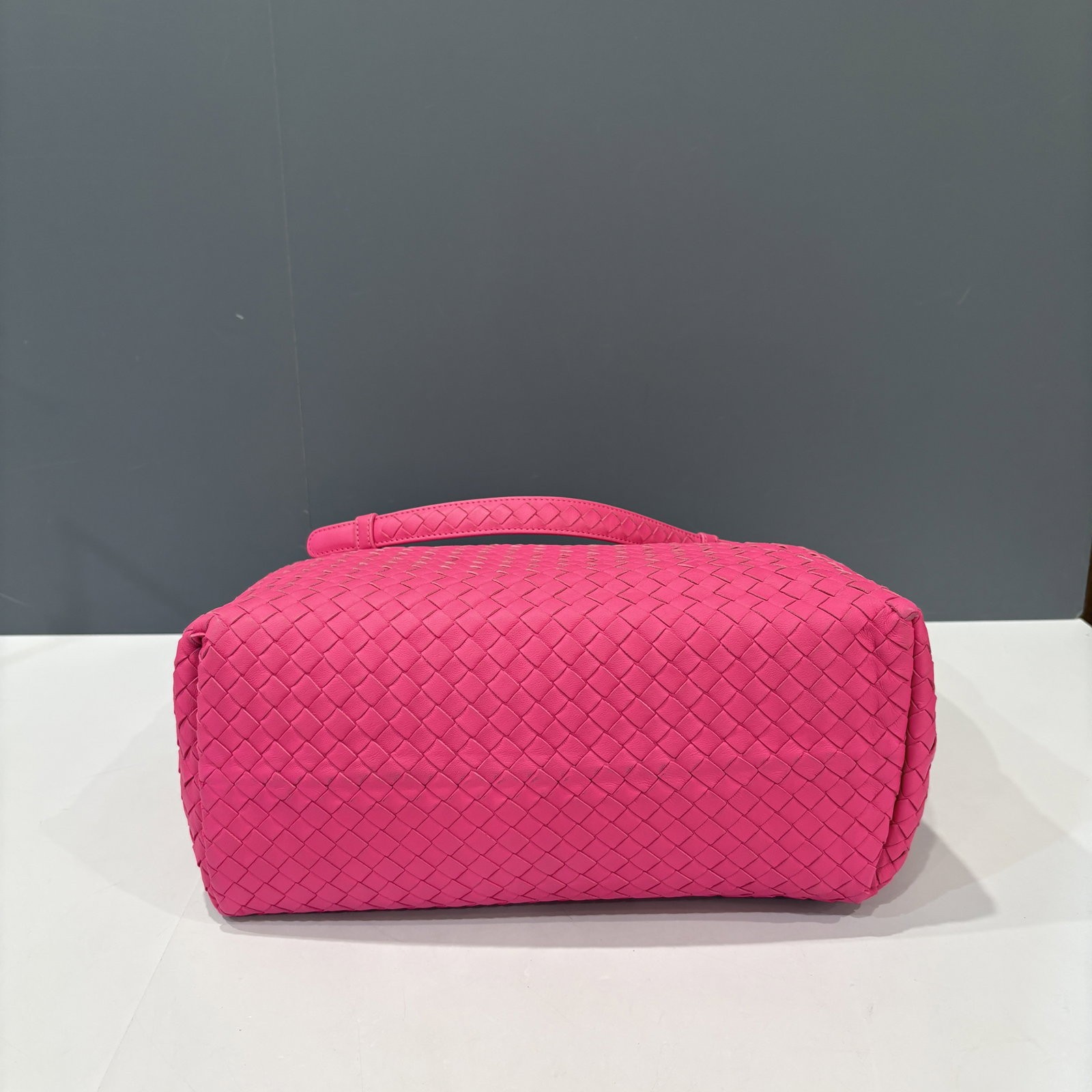 Bottega Veneta Medium Garda Tote Pink Lambskin Intrecciato Nappa (ym030126e0)