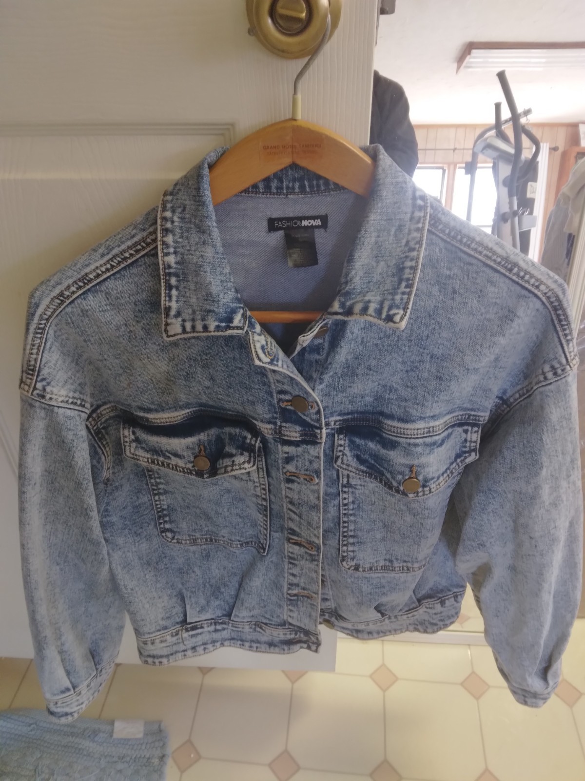 Fashion Nova denim jacket size small dark wash large pockets
