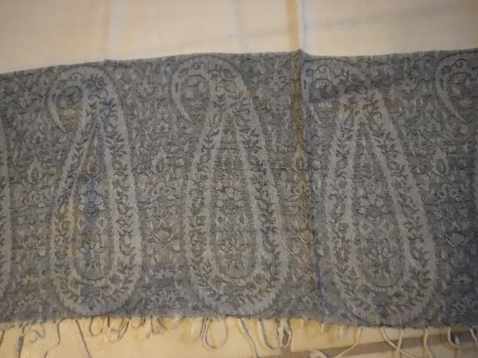 NWOT Made in India, Silk Blend Scarf, Cream and Gray Paisley, 29″ x 76″, Beauty!