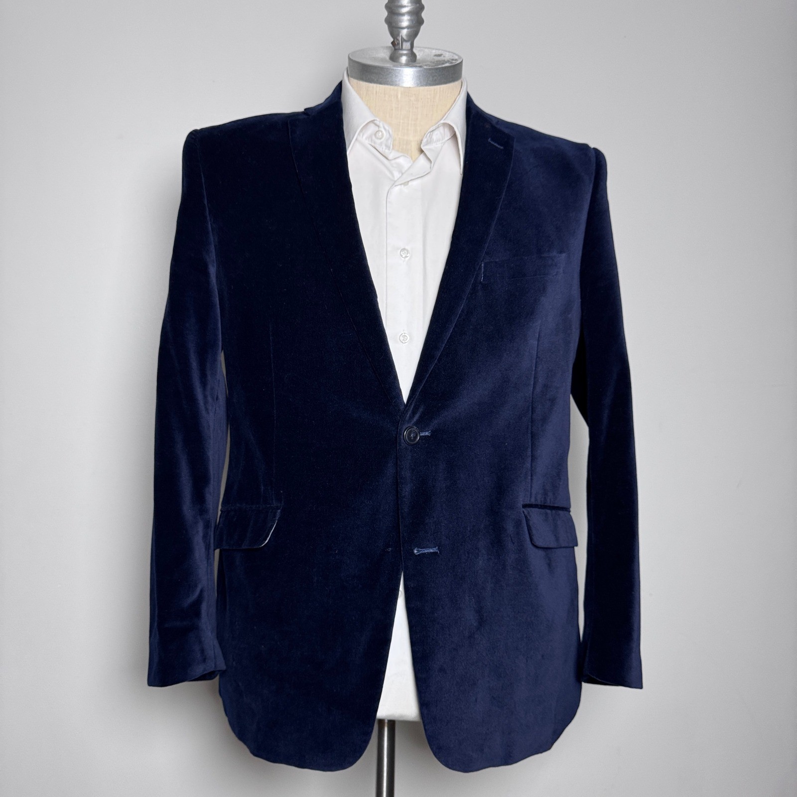 Madison Blazer Mens 46R Navy Blue Solid Velvet Modern Fit Two Button Sport Coat