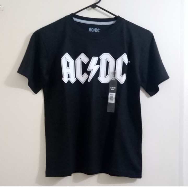 NWT AC/DC 2017 Logo T-shirt, Boys’ size L