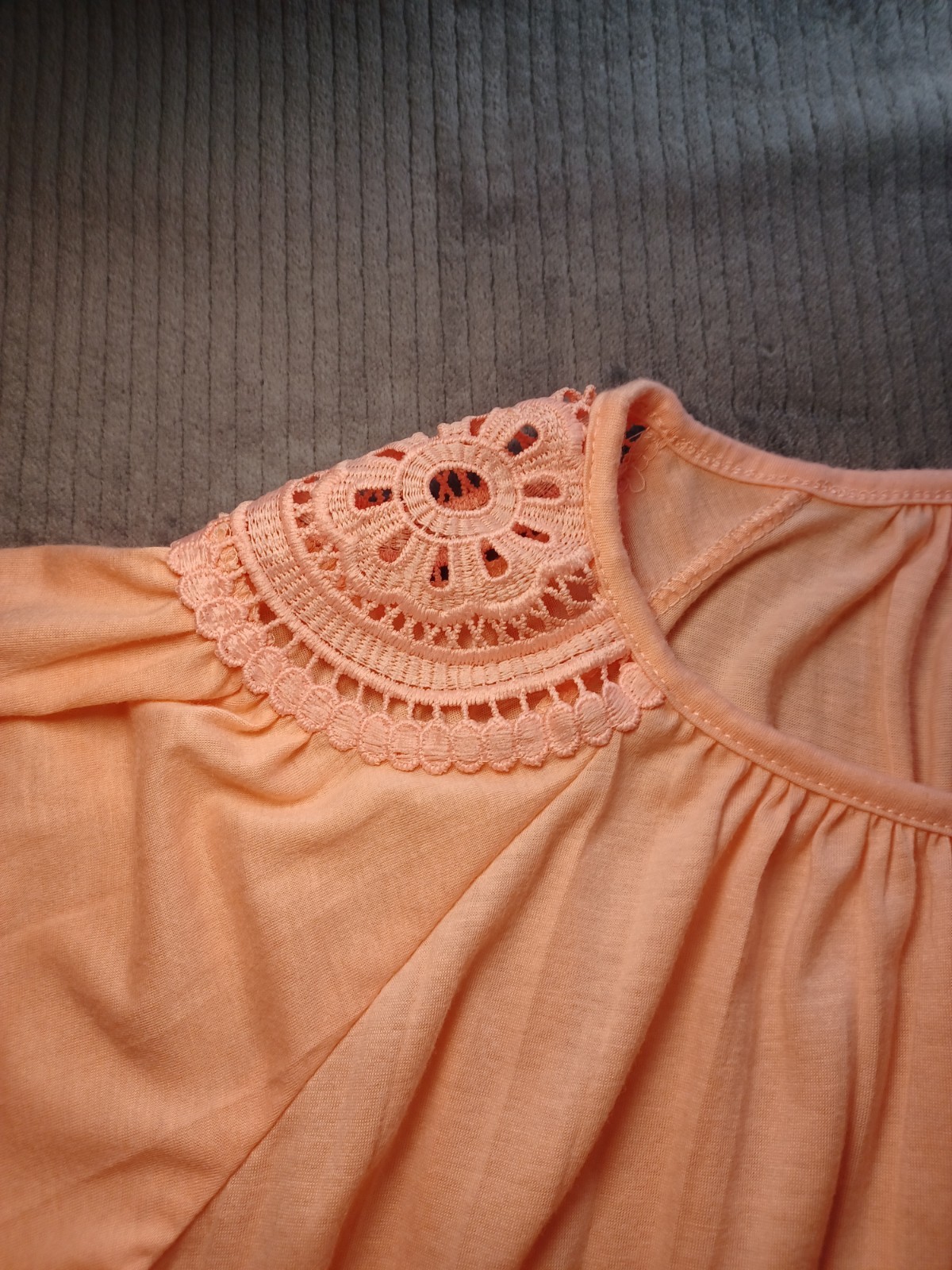 New York Laundry Peach Women V-Neck Crochet Yoke Pullover Blouse Short Sleeve 1X