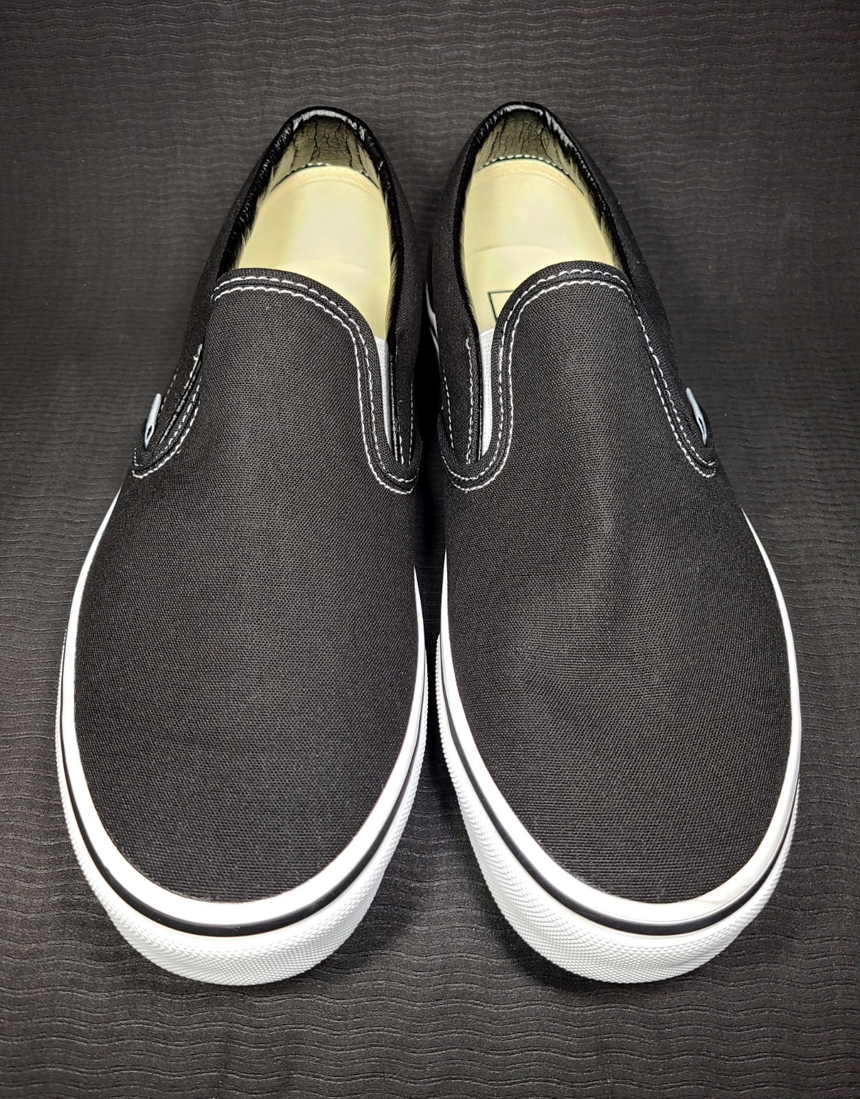 Size 9 – VANS Classic Slip-On VN000EYEBLK